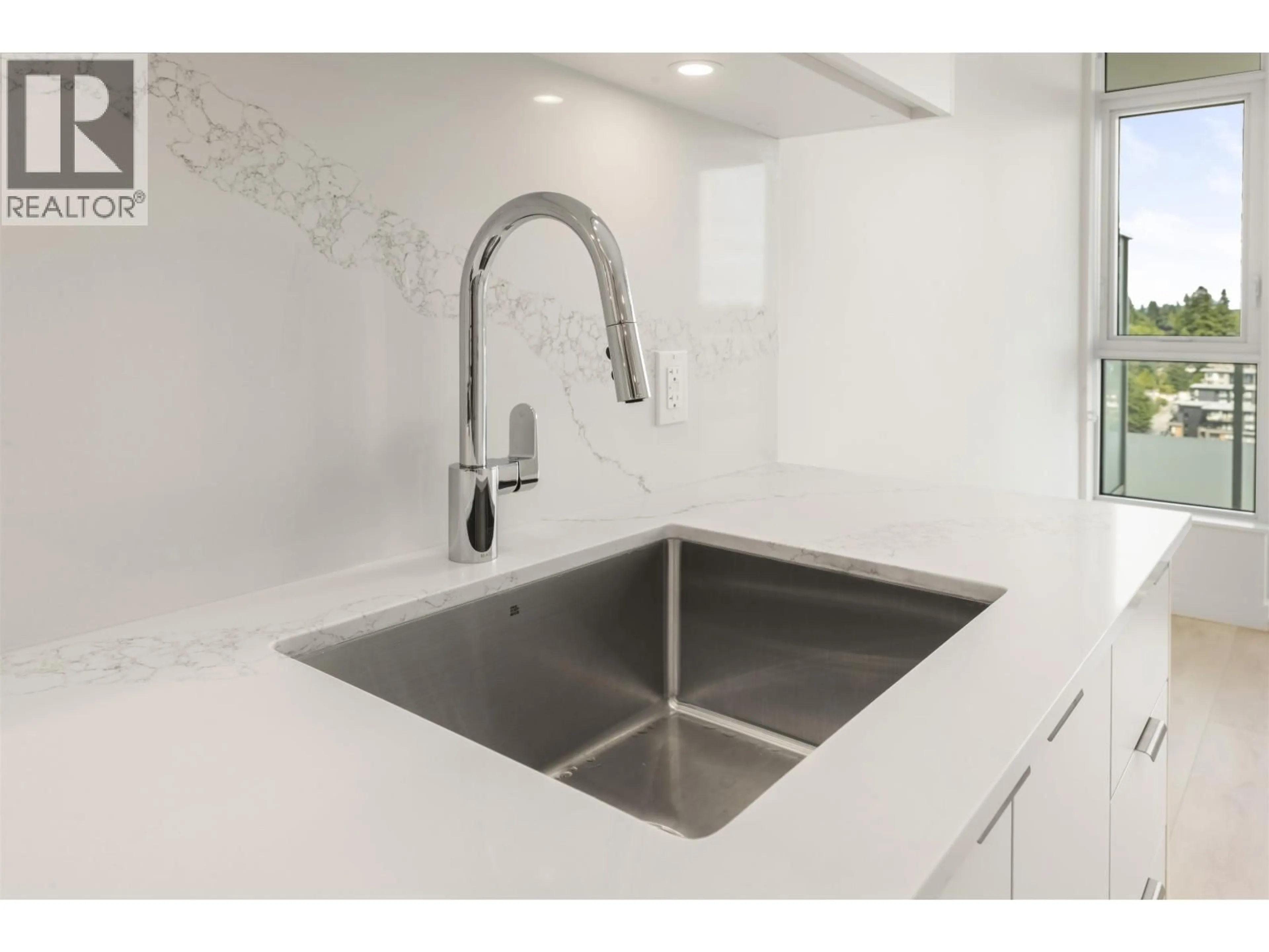 Standard kitchen, ceramic/tile floor for 1701 - 537 COTTONWOOD AVENUE, Coquitlam British Columbia V3J0S4