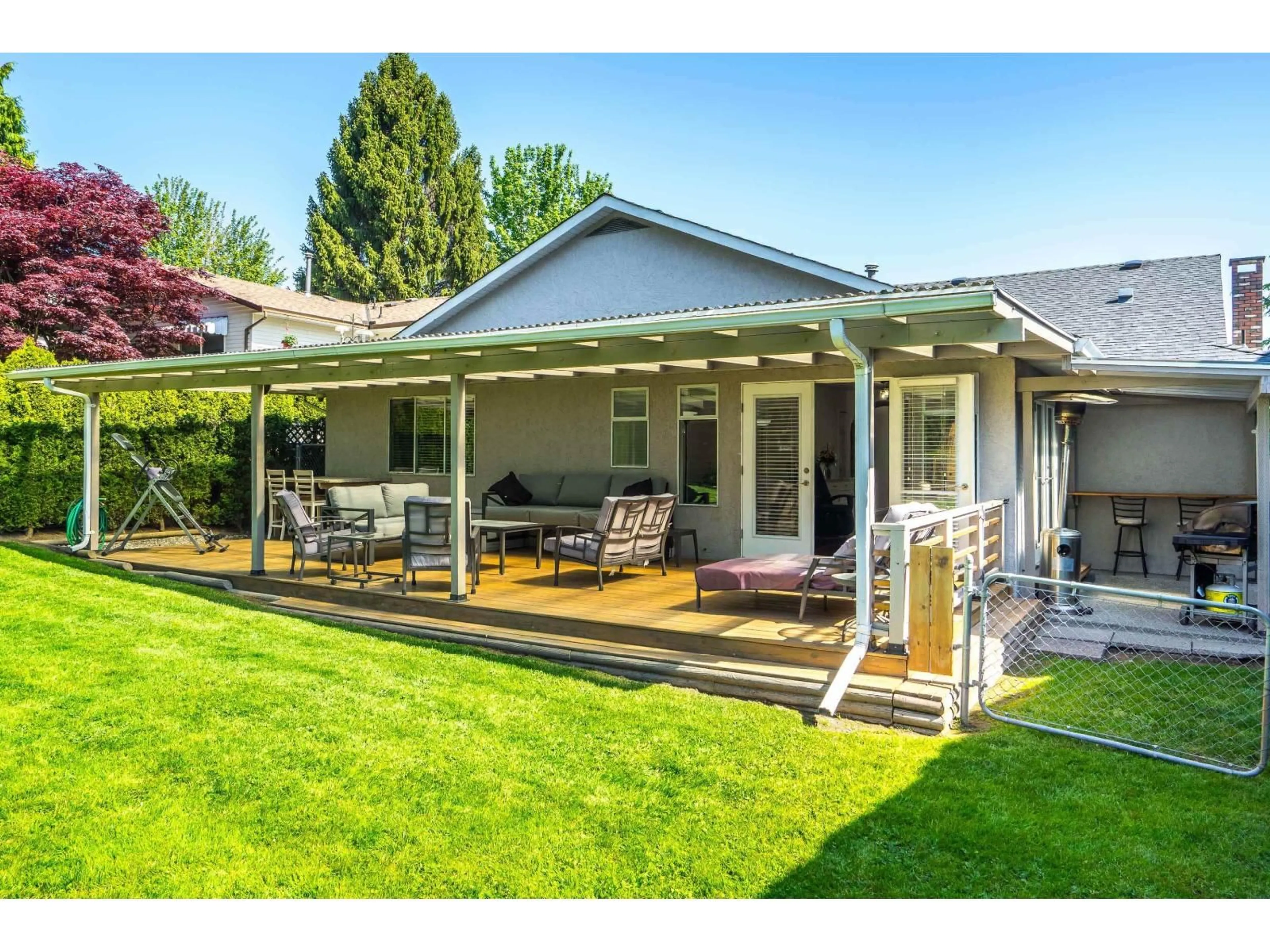 Patio, unknown for 2243 MADRONA, Surrey British Columbia V4A5S7