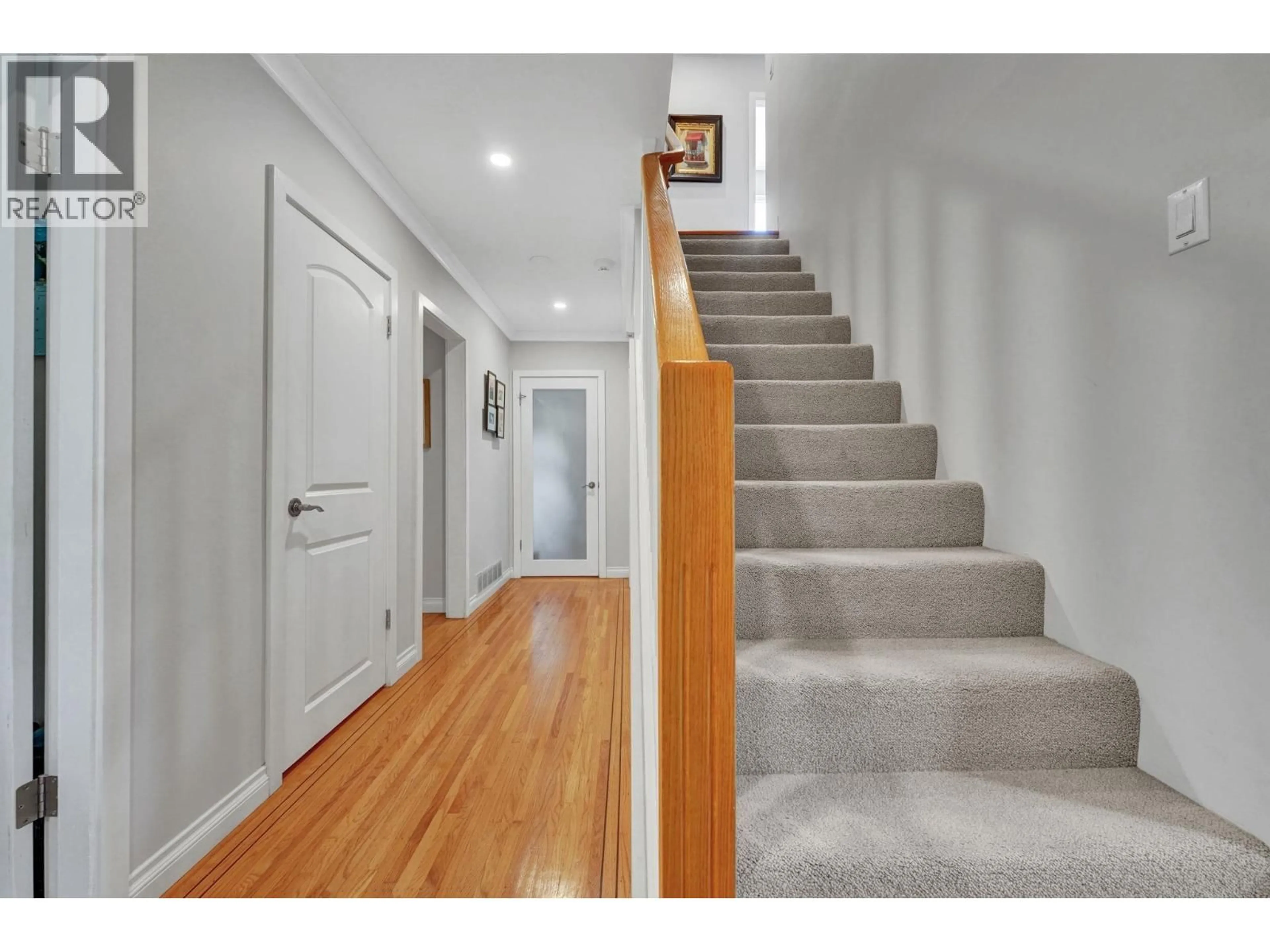 Stairs for 1570 THOMAS AVENUE, Coquitlam British Columbia V3K2L8