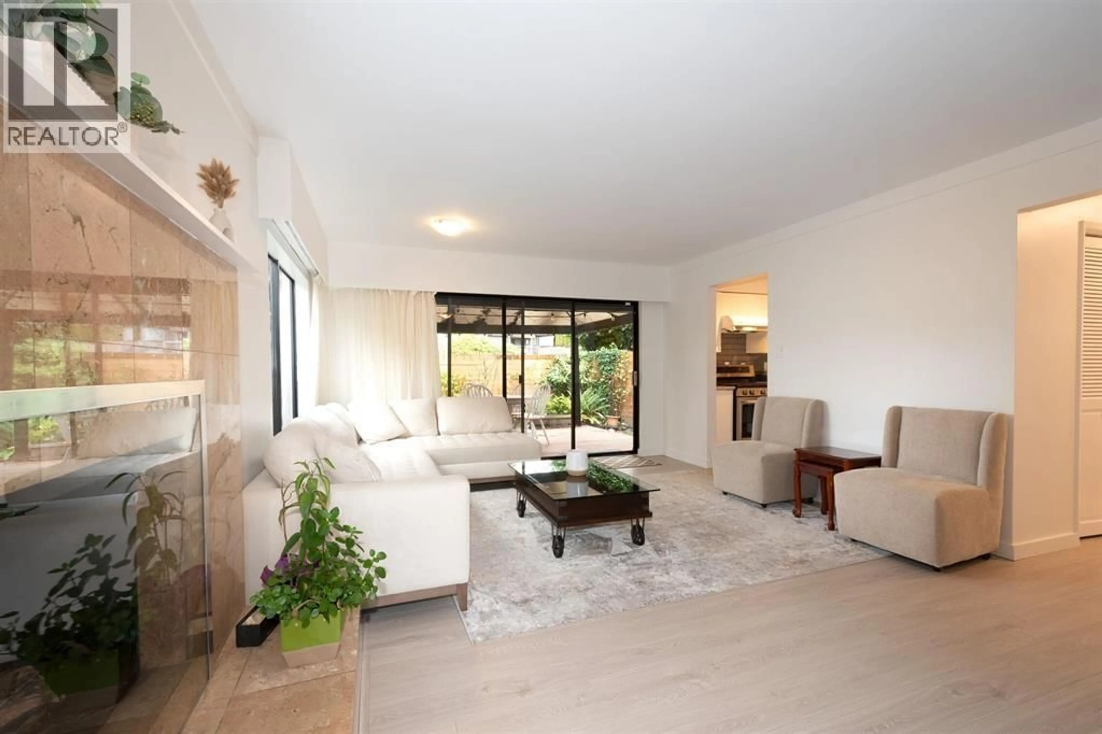 Living room with furniture, unknown for 2364 MARINE DRIVE, West Vancouver British Columbia V7V1K8