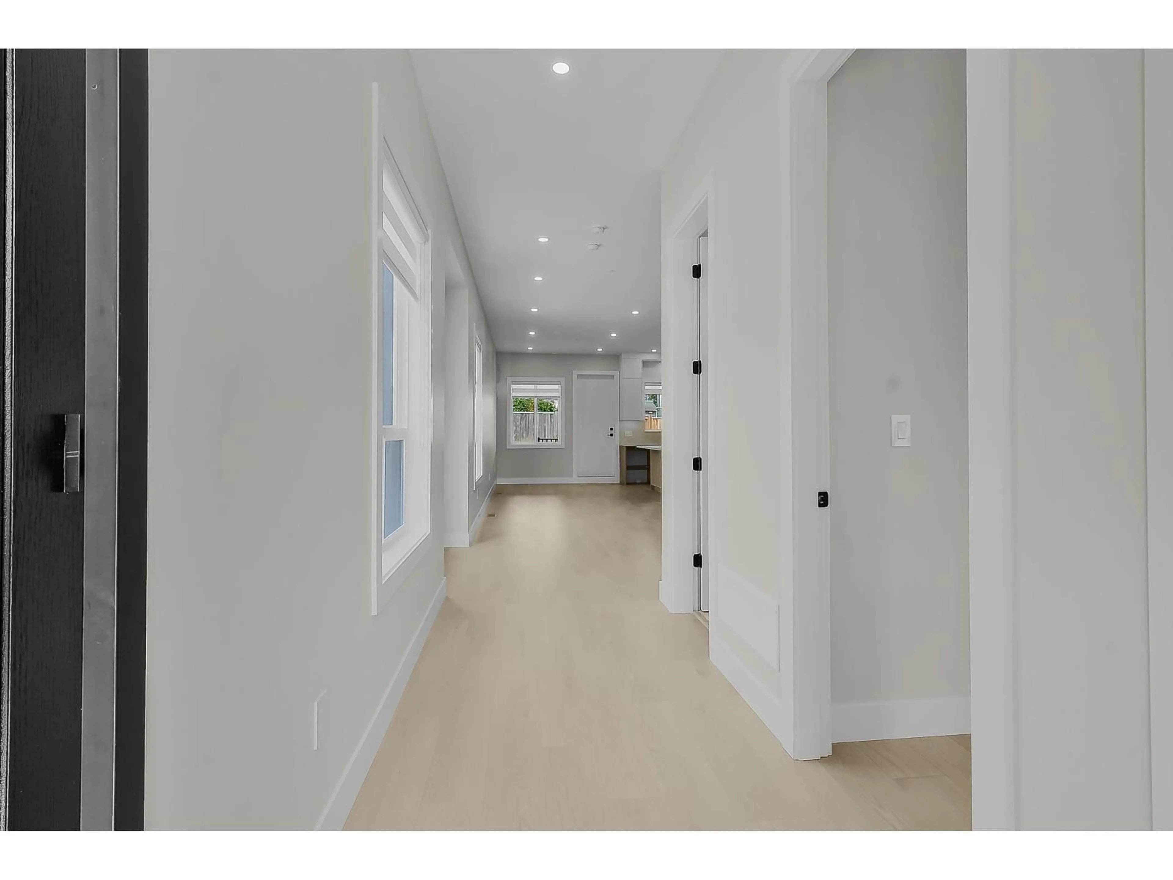 Indoor foyer for 32709 ANTELOPE, Mission British Columbia V2V7A9