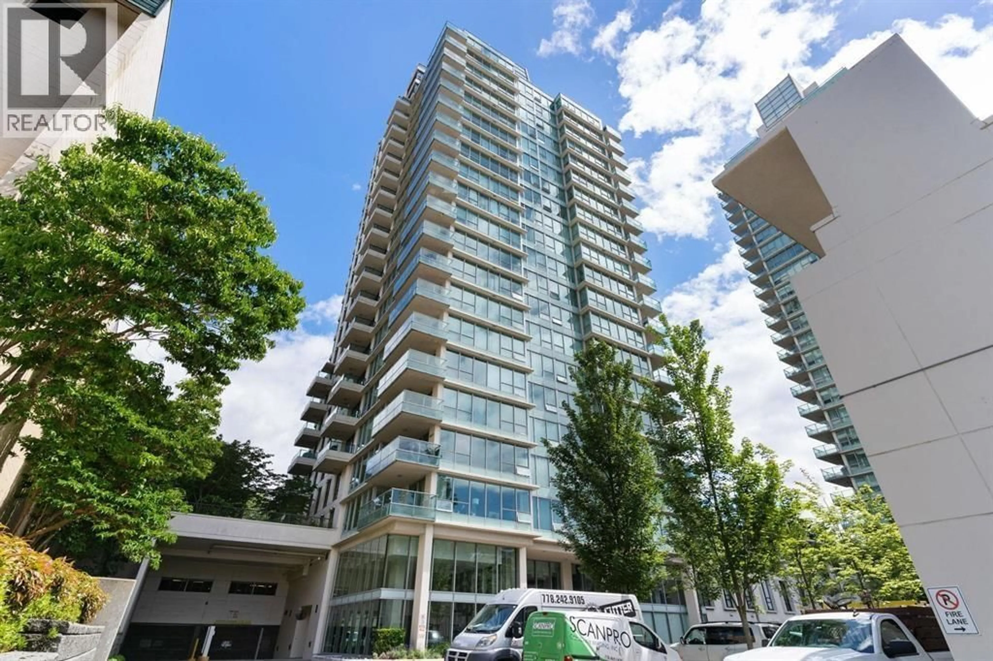 Patio, building for 405 - 2200 DOUGLAS ROAD, Burnaby British Columbia V5C5A7