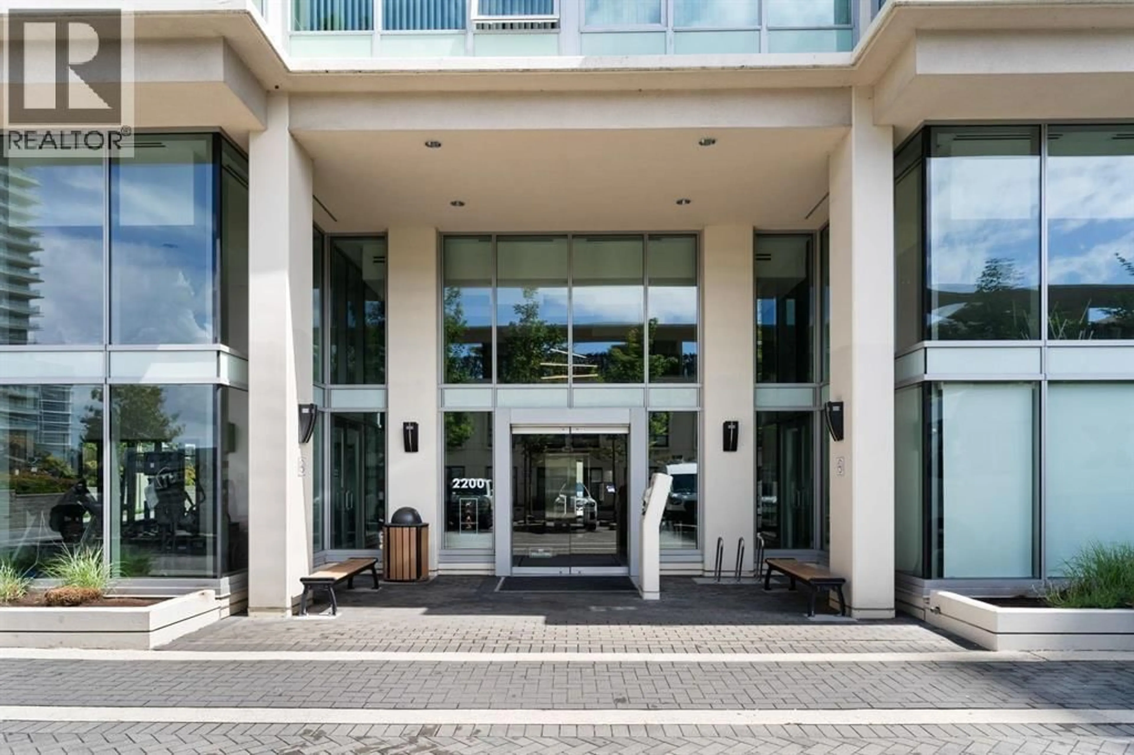 Indoor foyer for 405 - 2200 DOUGLAS ROAD, Burnaby British Columbia V5C5A7