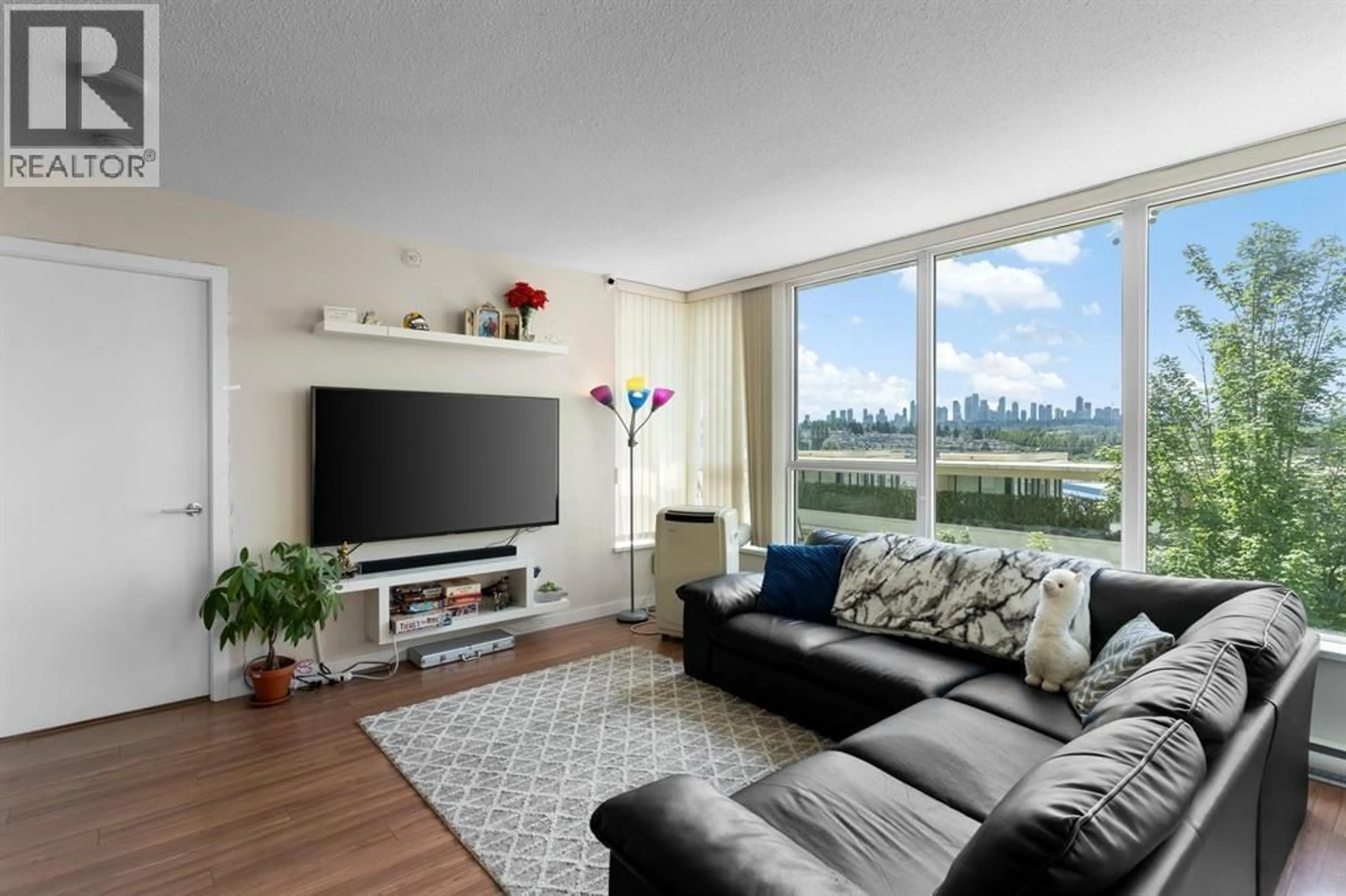 Living room with furniture, unknown for 405 - 2200 DOUGLAS ROAD, Burnaby British Columbia V5C5A7