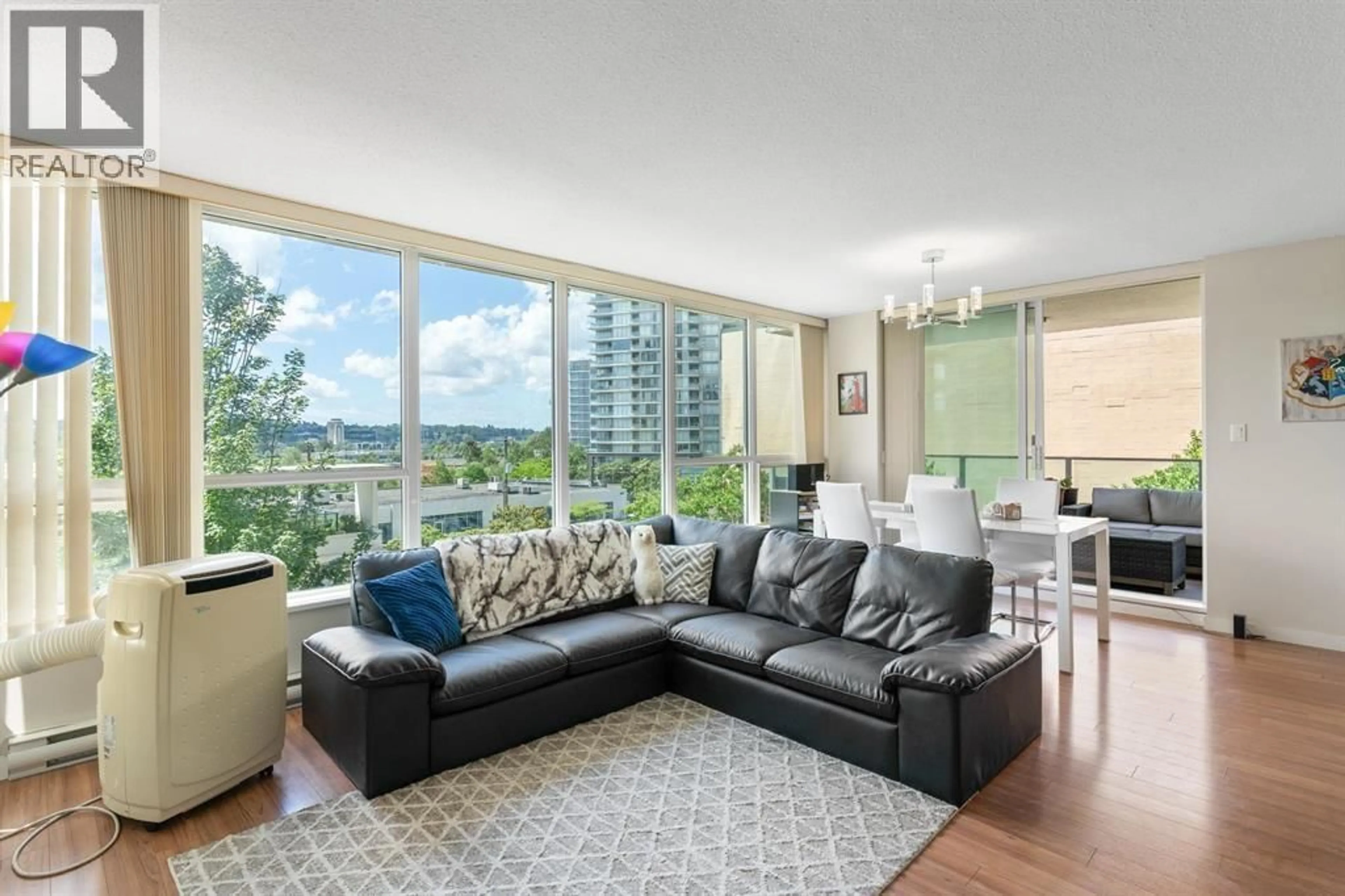 Living room with furniture, unknown for 405 - 2200 DOUGLAS ROAD, Burnaby British Columbia V5C5A7