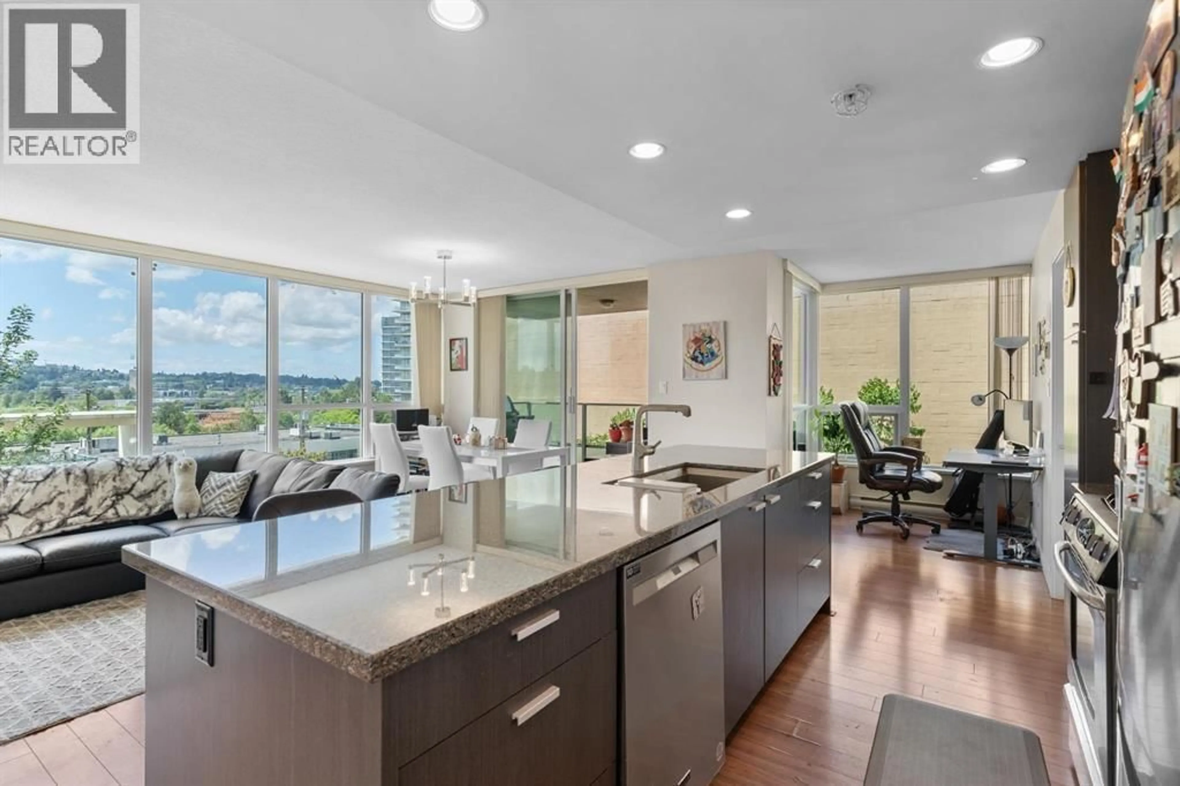Open concept kitchen, ceramic/tile floor for 405 - 2200 DOUGLAS ROAD, Burnaby British Columbia V5C5A7