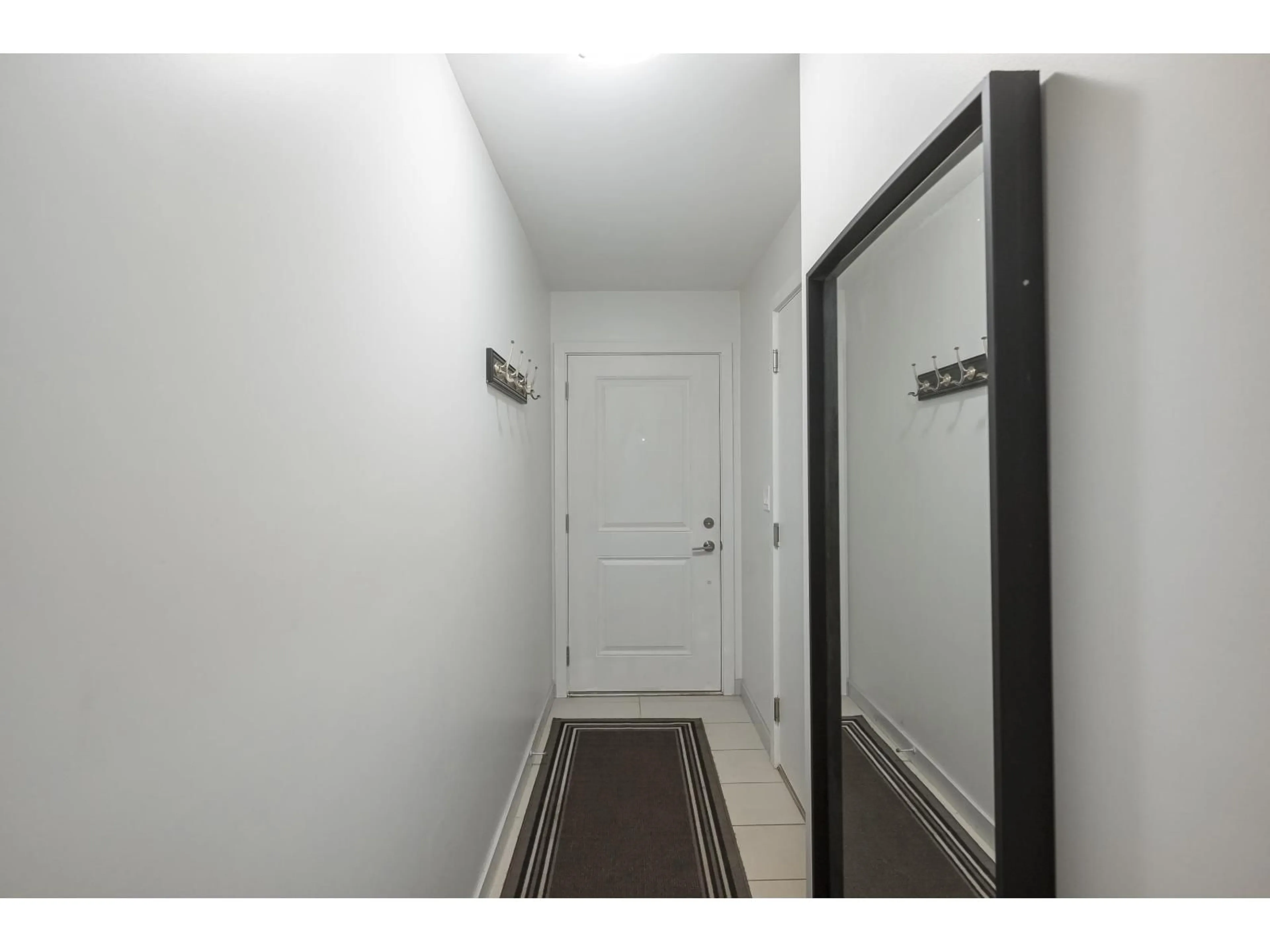 Indoor entryway for 141 - 32633 SIMON, Abbotsford British Columbia V2T0G9