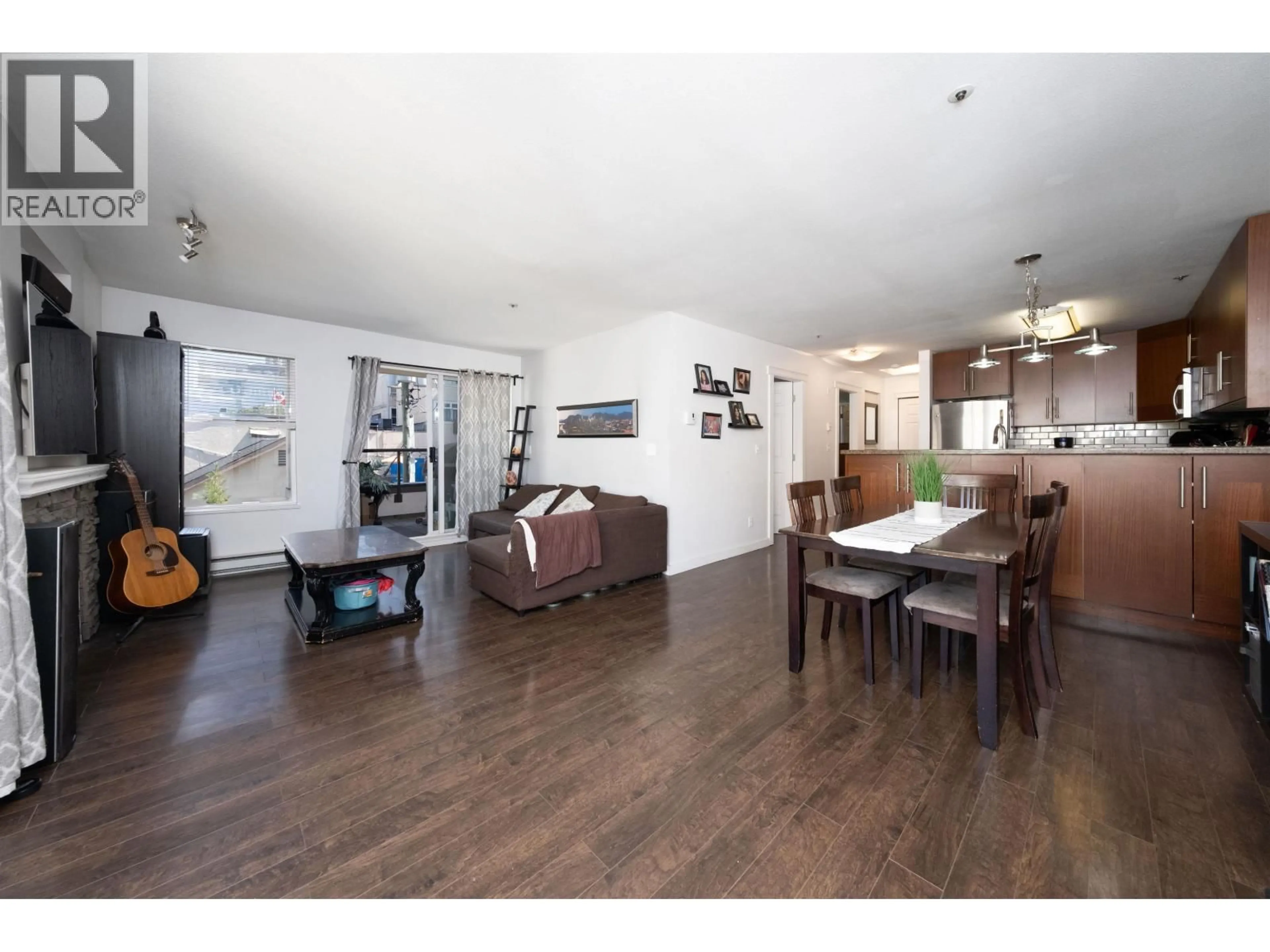 Open concept kitchen, wood/laminate floor for 403 - 118 2ND STREET, North Vancouver British Columbia V7L1C3