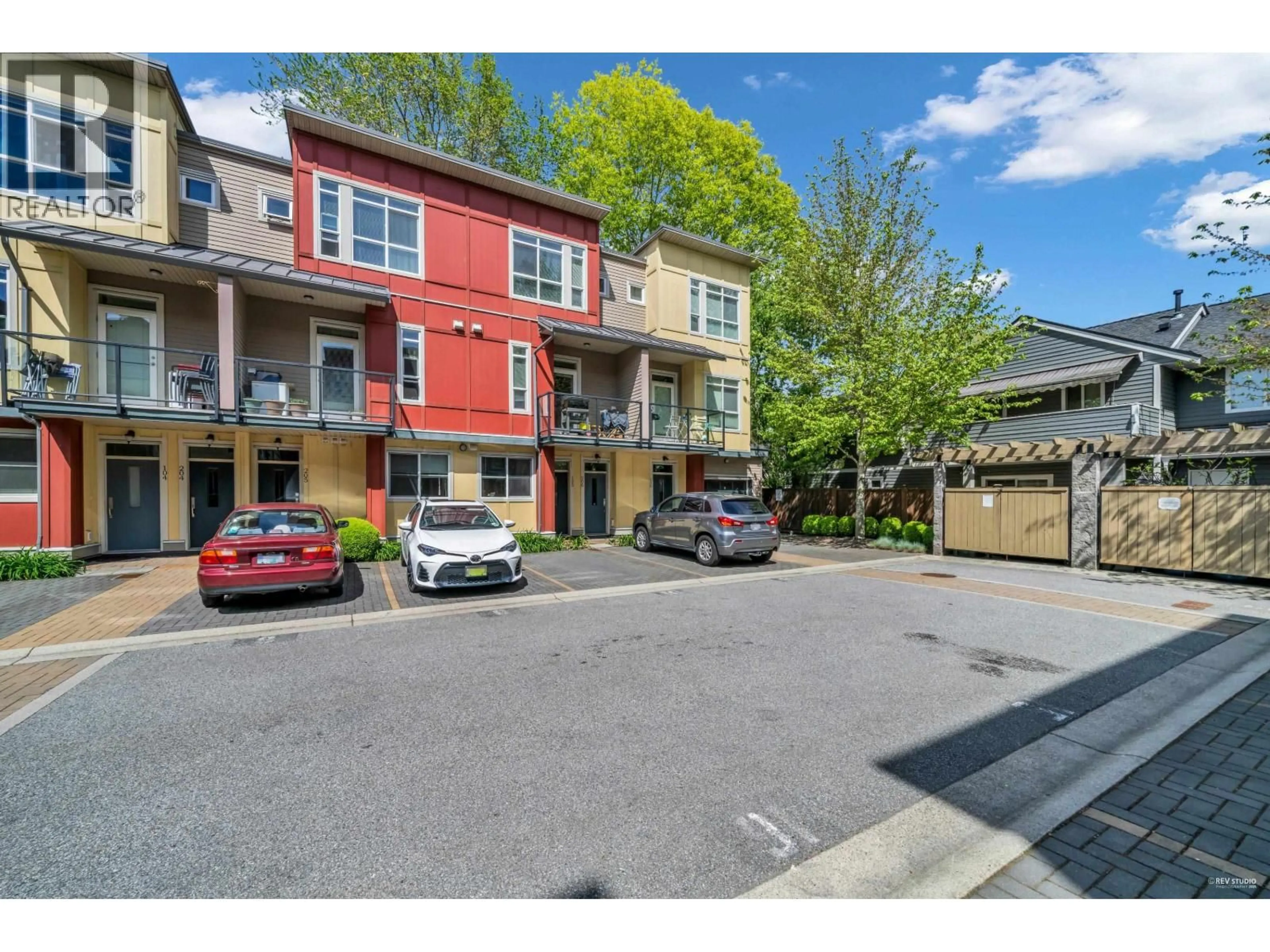 A pic from outside/outdoor area/front of a property/back of a property/a pic from drone, street for 105 - 4808 LINDEN DRIVE, Delta British Columbia V4K0B5