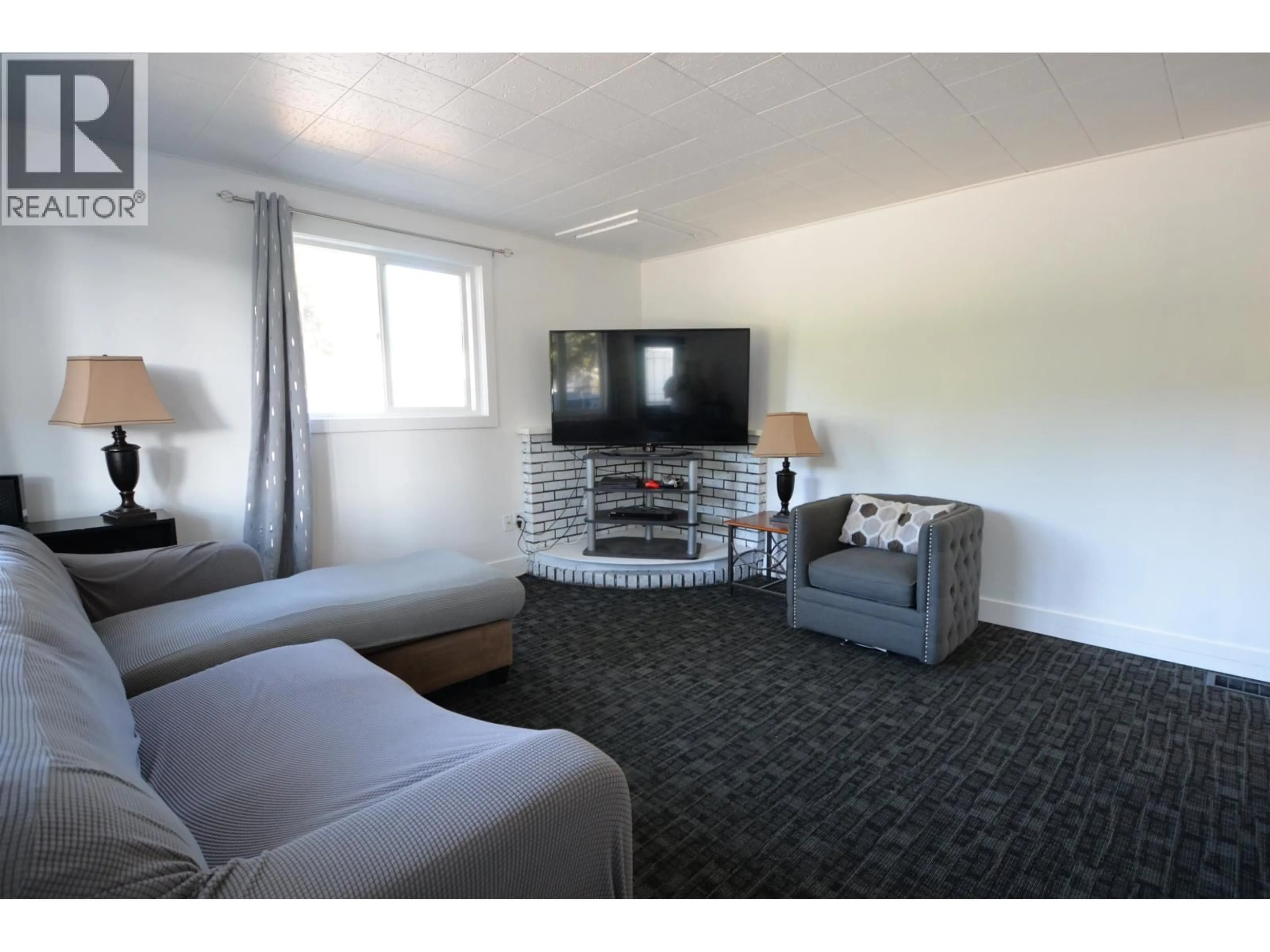 Living room with furniture, carpet floor for 2944 MEYER ROAD, Prince George British Columbia V2K1M4