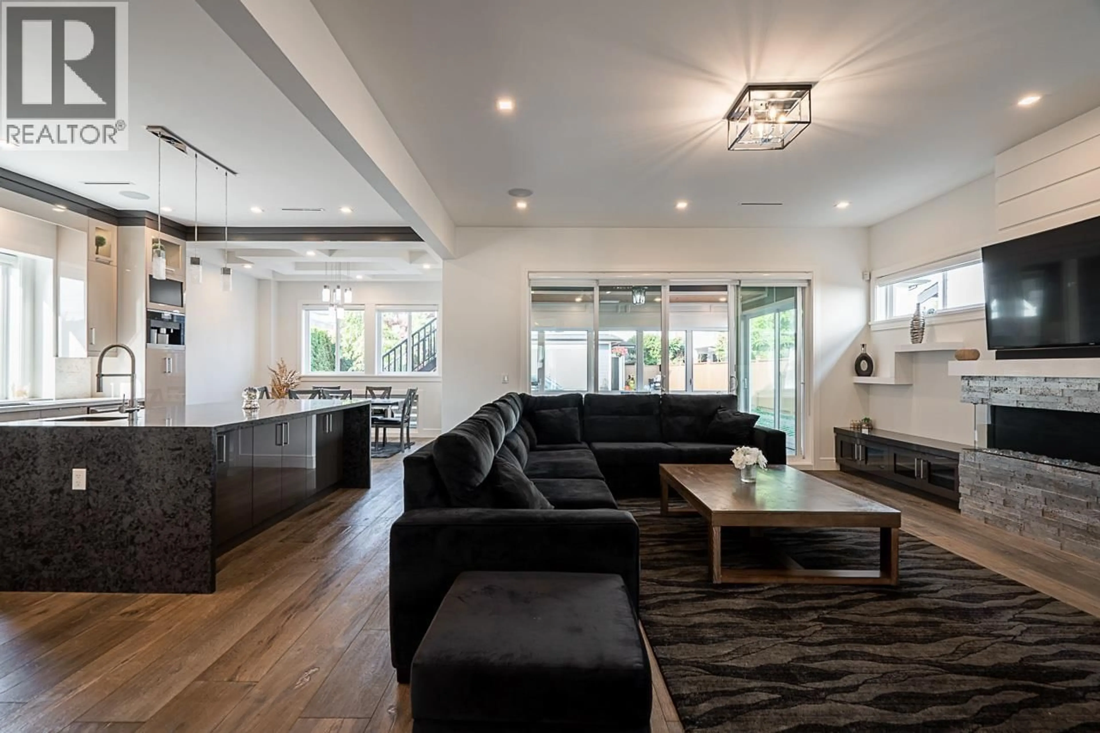 Lobby for 4929 53 STREET, Delta British Columbia V4K2Z3