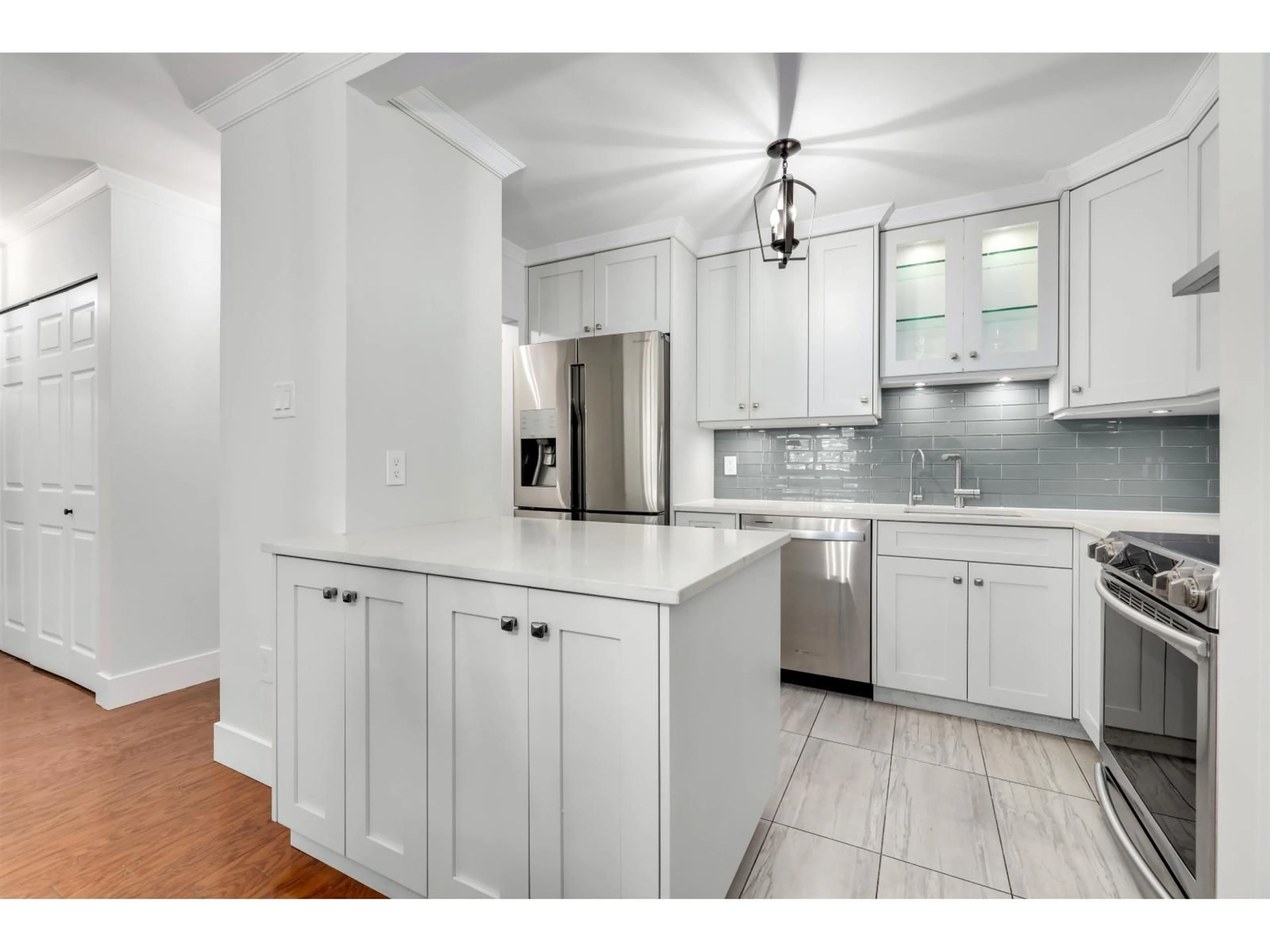 Open concept kitchen, ceramic/tile floor for 302 - 1555 FIR, White Rock British Columbia V4B4B6