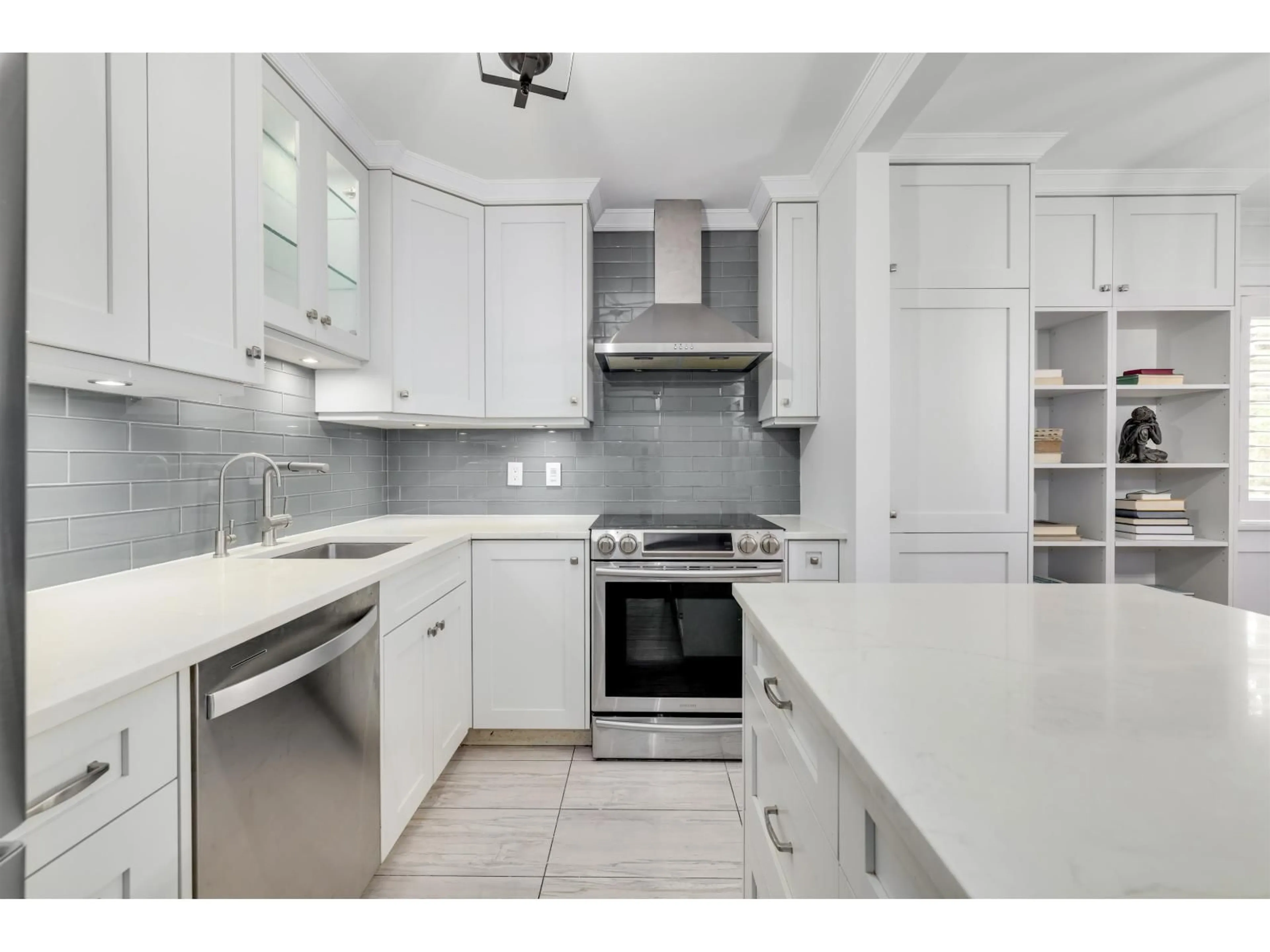 Unknown for 302 - 1555 FIR, White Rock British Columbia V4B4B6