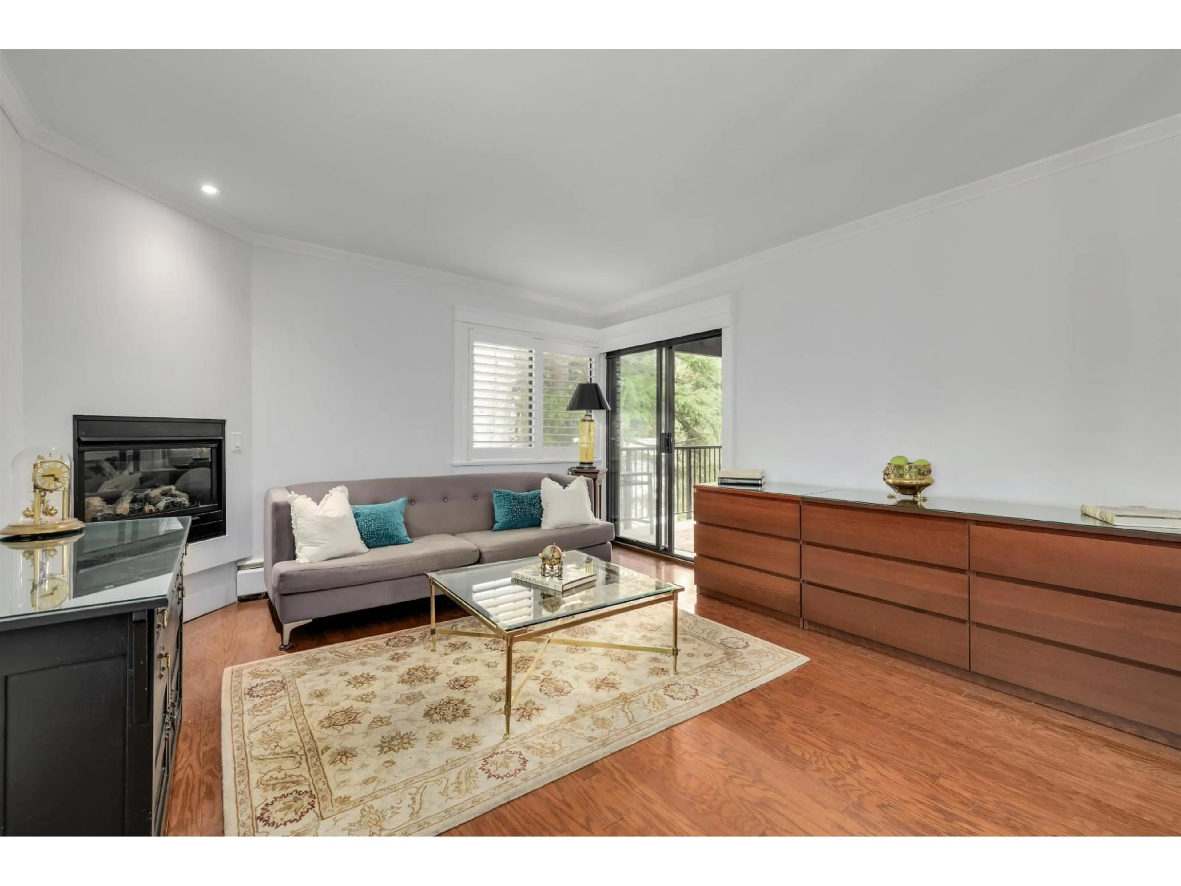Living room with furniture, wood/laminate floor for 302 - 1555 FIR, White Rock British Columbia V4B4B6