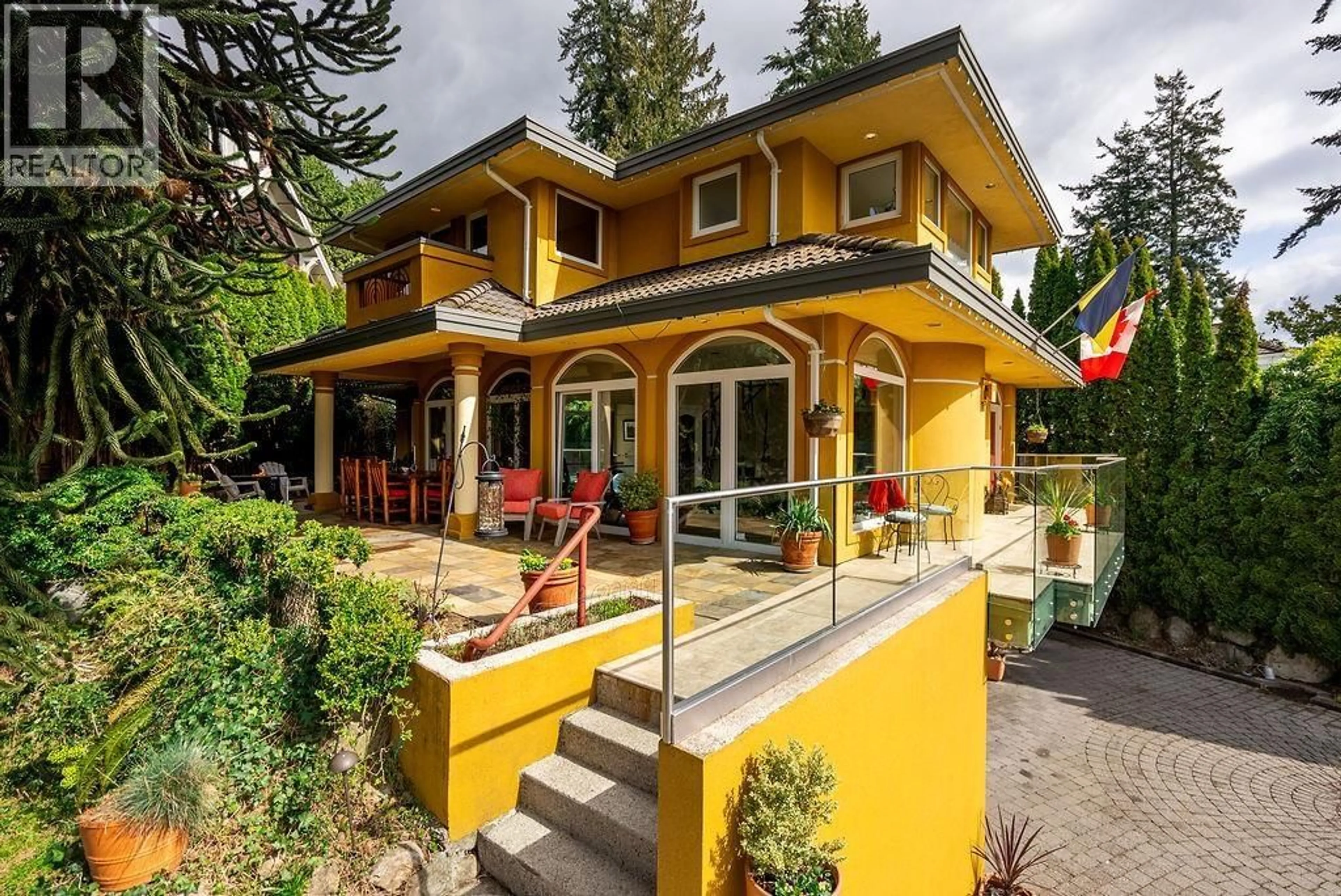 Patio, street for 2635 ROSEBERY AVENUE, West Vancouver British Columbia V7V3A3