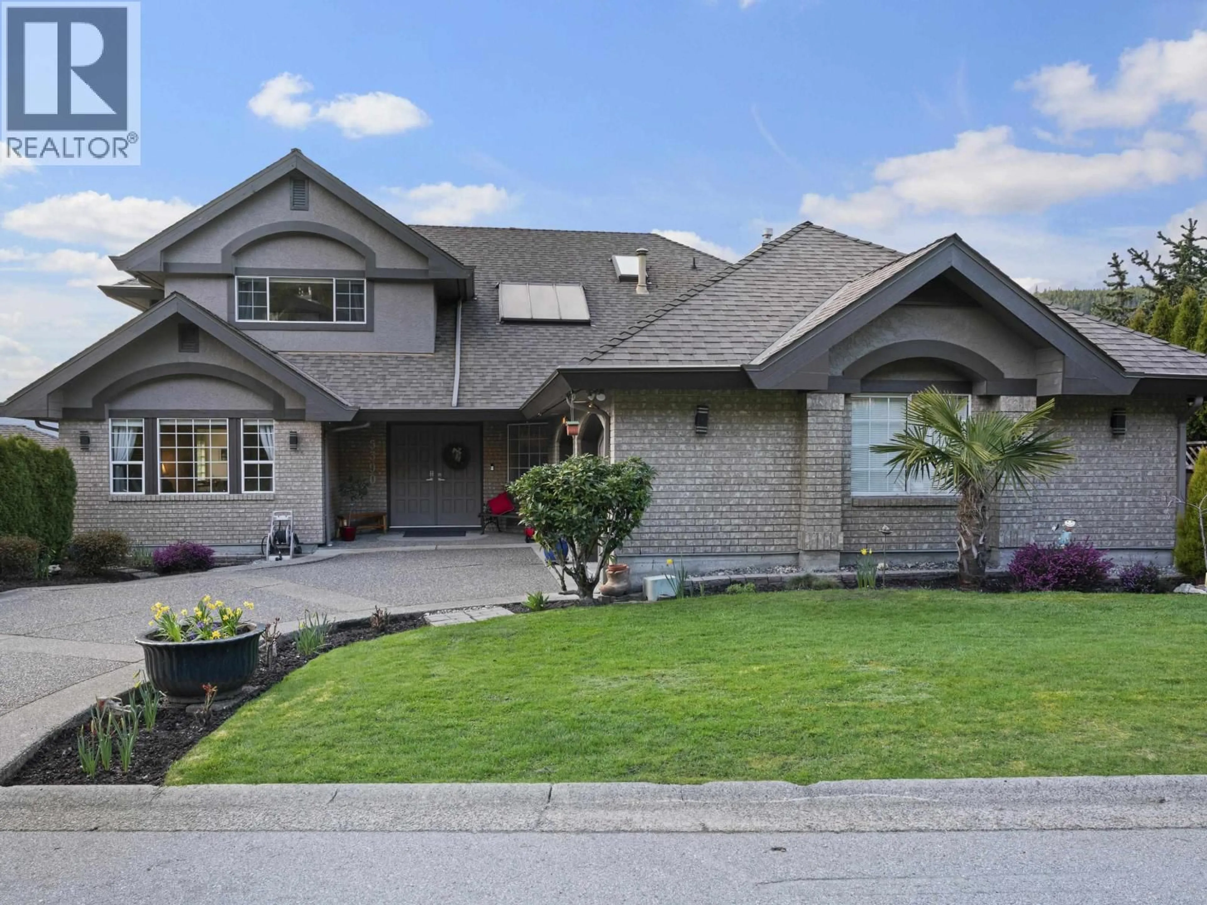 Home with vinyl exterior material, street for 5390 WESTHAVEN WYND, West Vancouver British Columbia V7W3E8