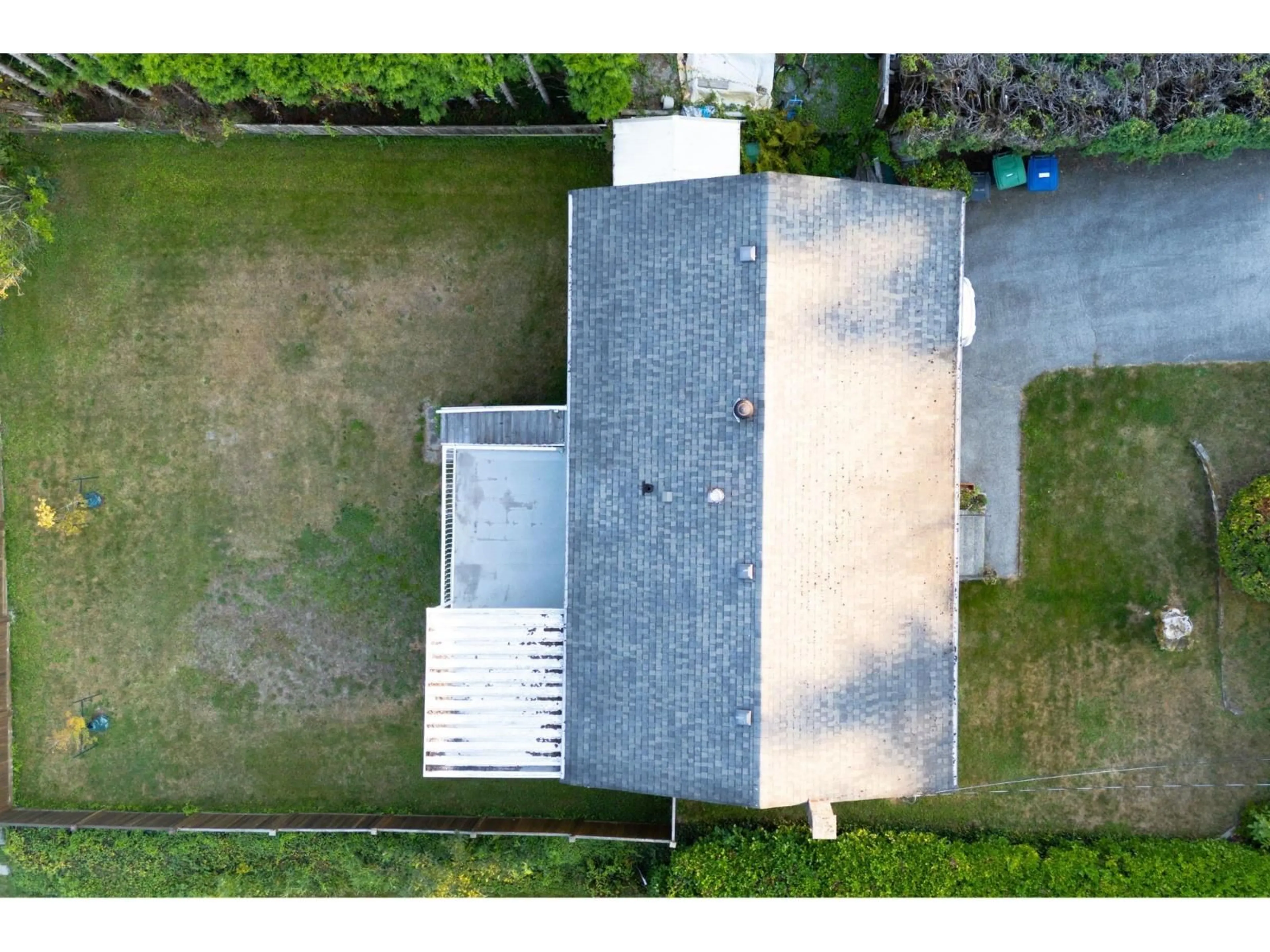 A pic from outside/outdoor area/front of a property/back of a property/a pic from drone, unknown for 7886 140, Surrey British Columbia V3W5K4