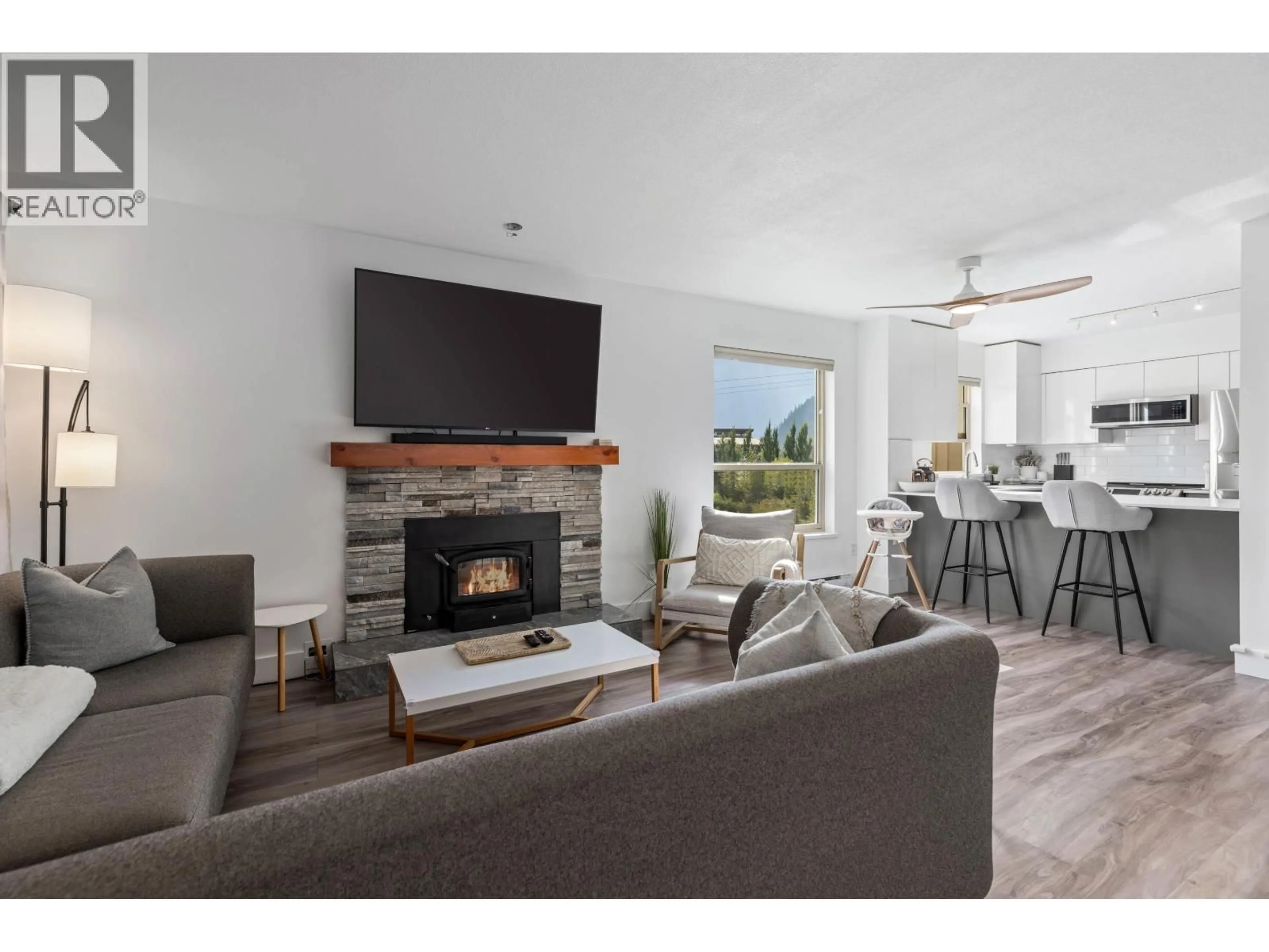 Living room with furniture, unknown for 33 - 7410 FLINT STREET, Pemberton British Columbia V0N2L1