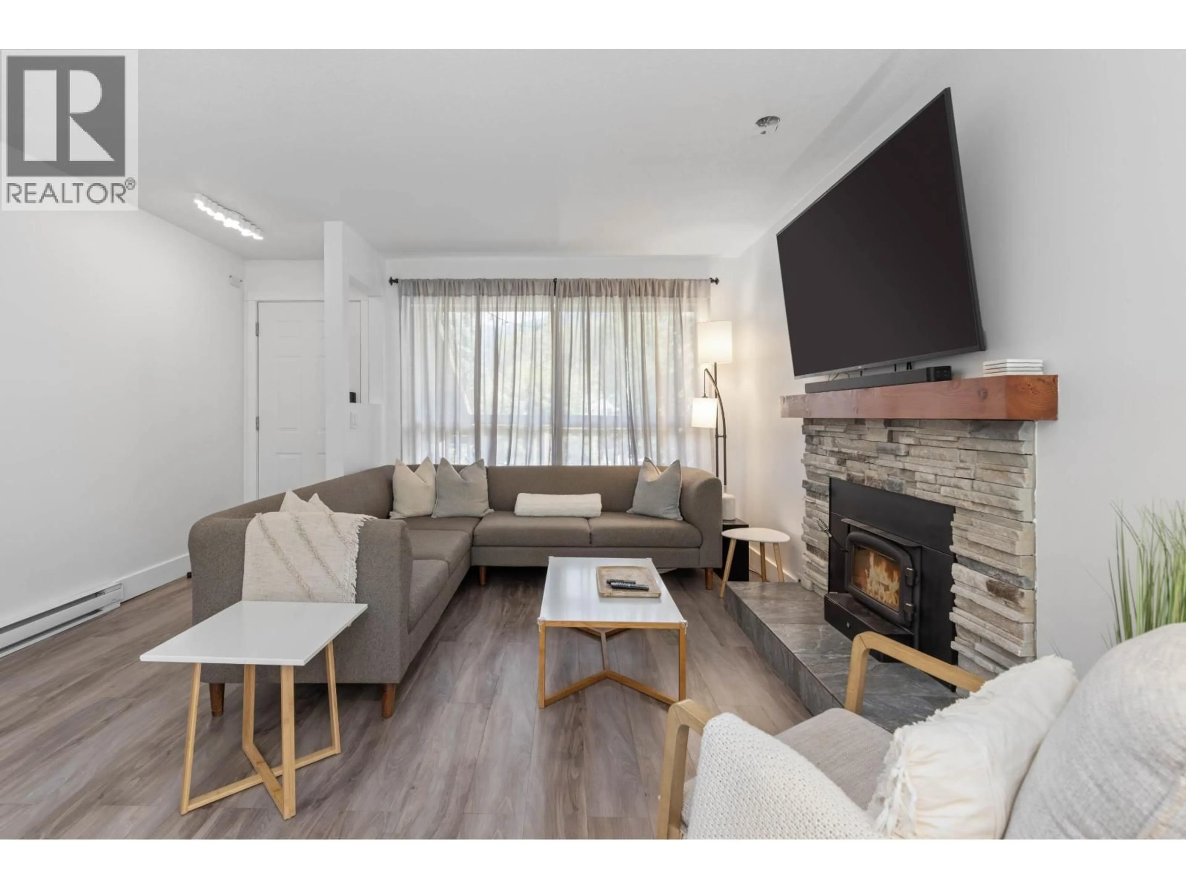 Living room with furniture, wood/laminate floor for 33 - 7410 FLINT STREET, Pemberton British Columbia V0N2L1