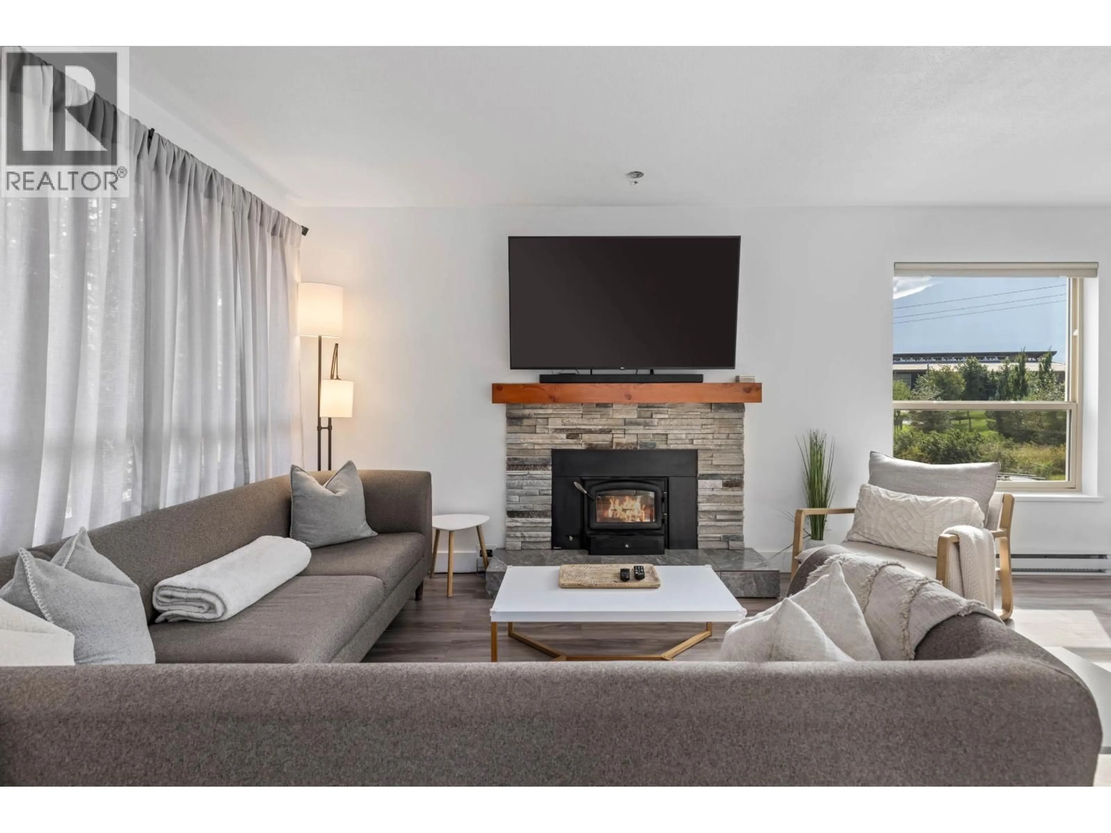 Living room with furniture, unknown for 33 - 7410 FLINT STREET, Pemberton British Columbia V0N2L1