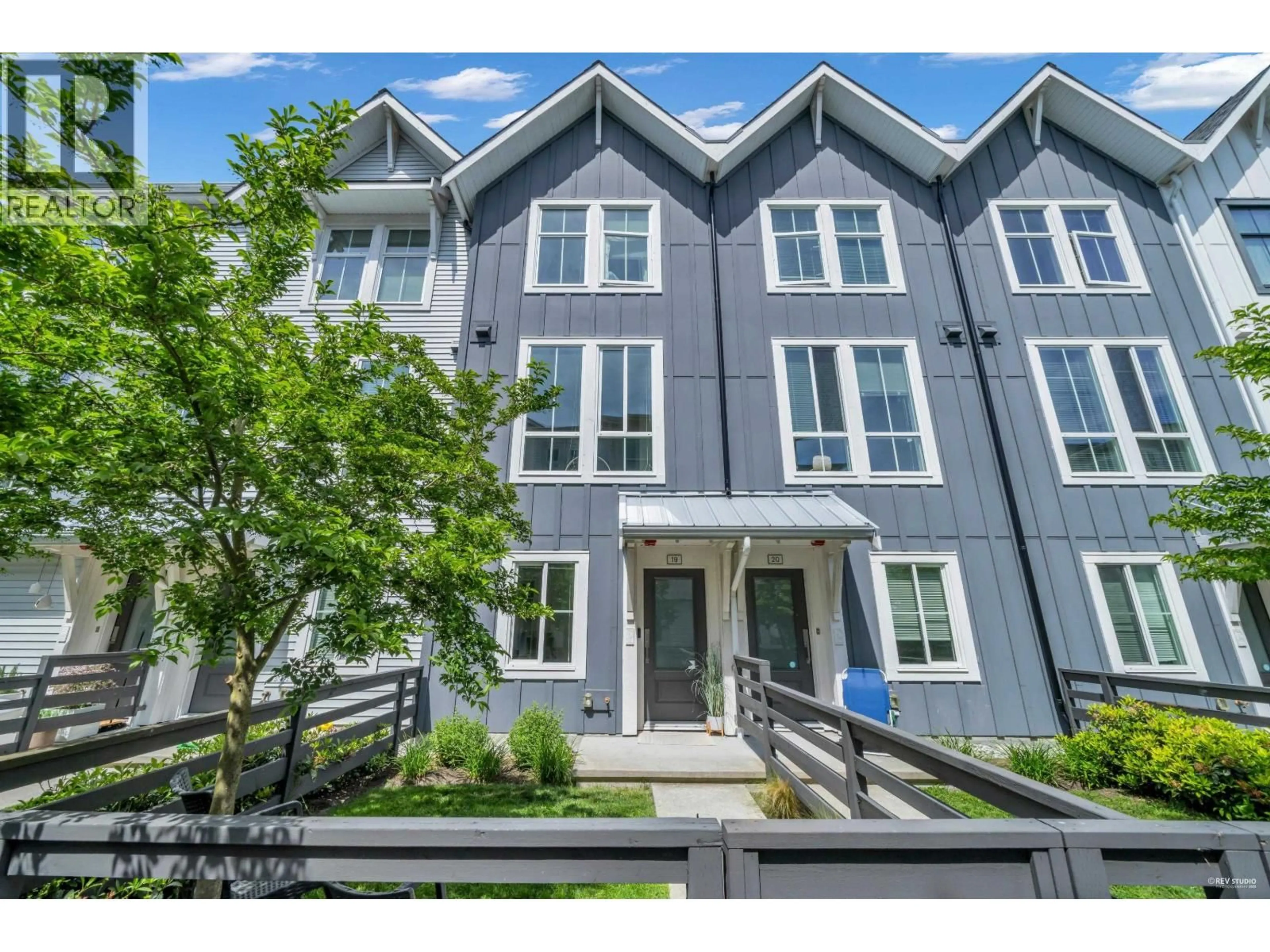 Home with vinyl exterior material, street for 19 - 4716 ORCA WAY, Delta British Columbia V4M0E5