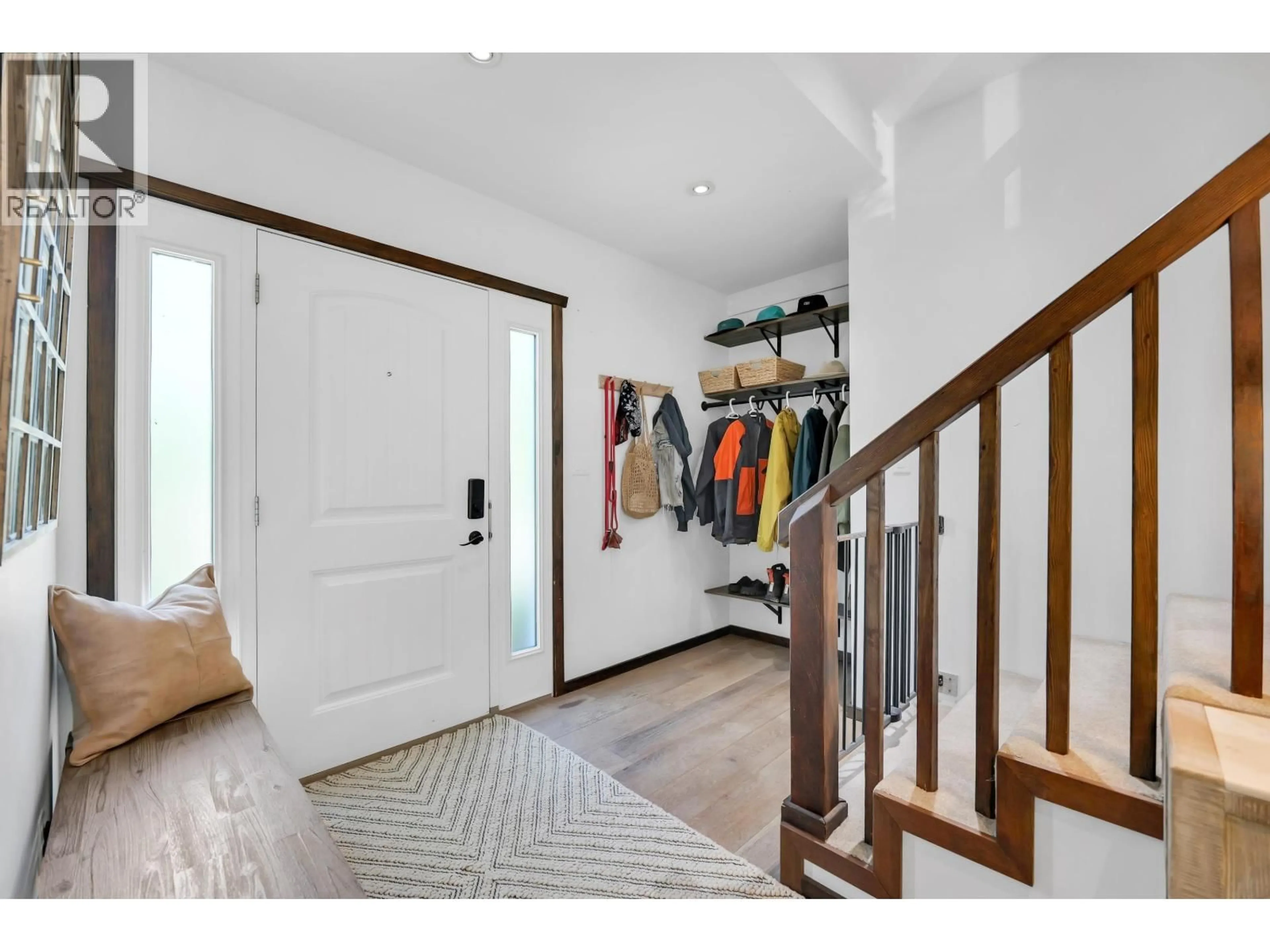 Indoor entryway for 38558 WESTWAY AVENUE, Squamish British Columbia V8B0W4