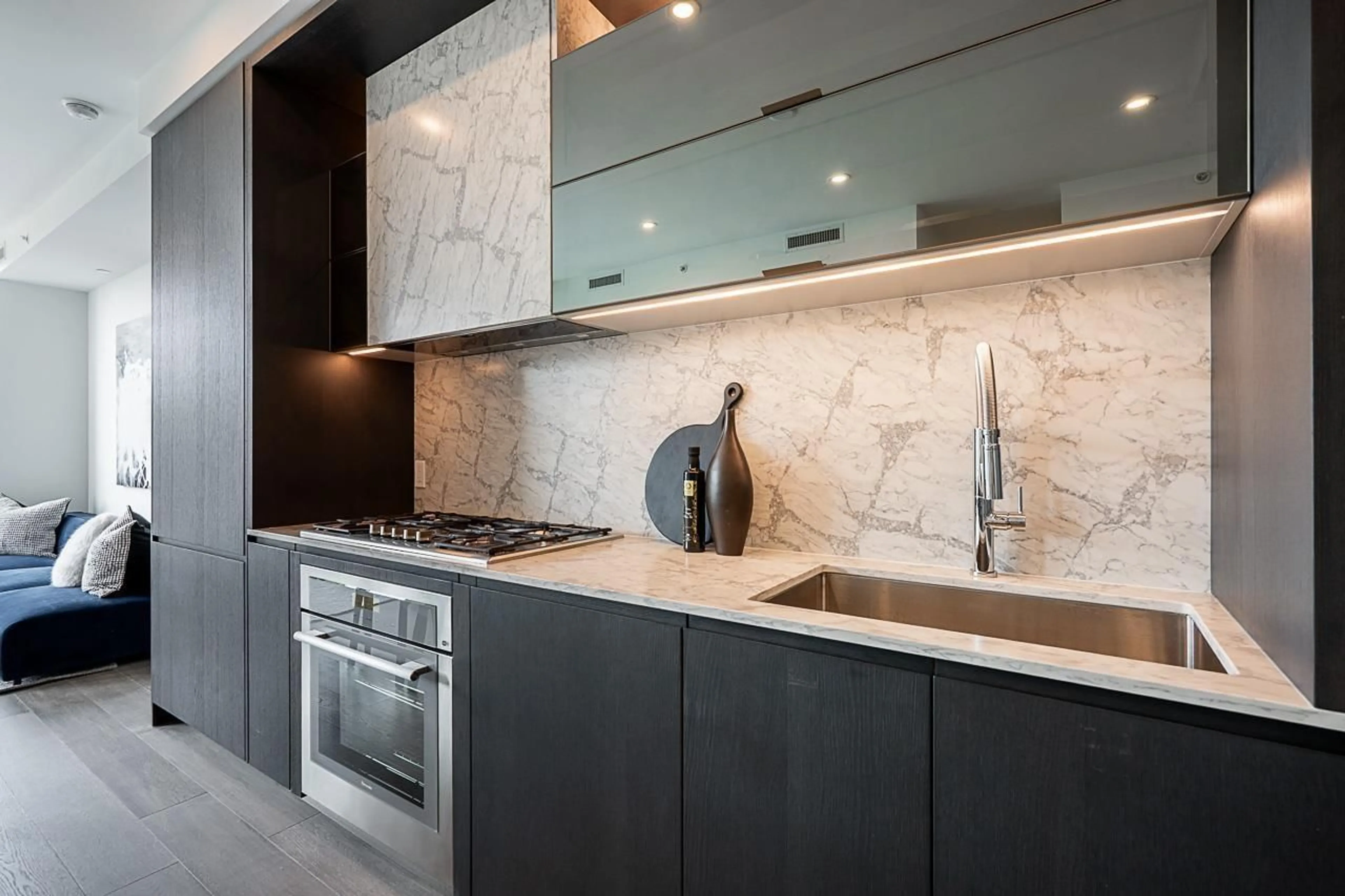 Contemporary kitchen, ceramic/tile floor for 317 - 1342 JOHNSTON, White Rock British Columbia V4B0C7