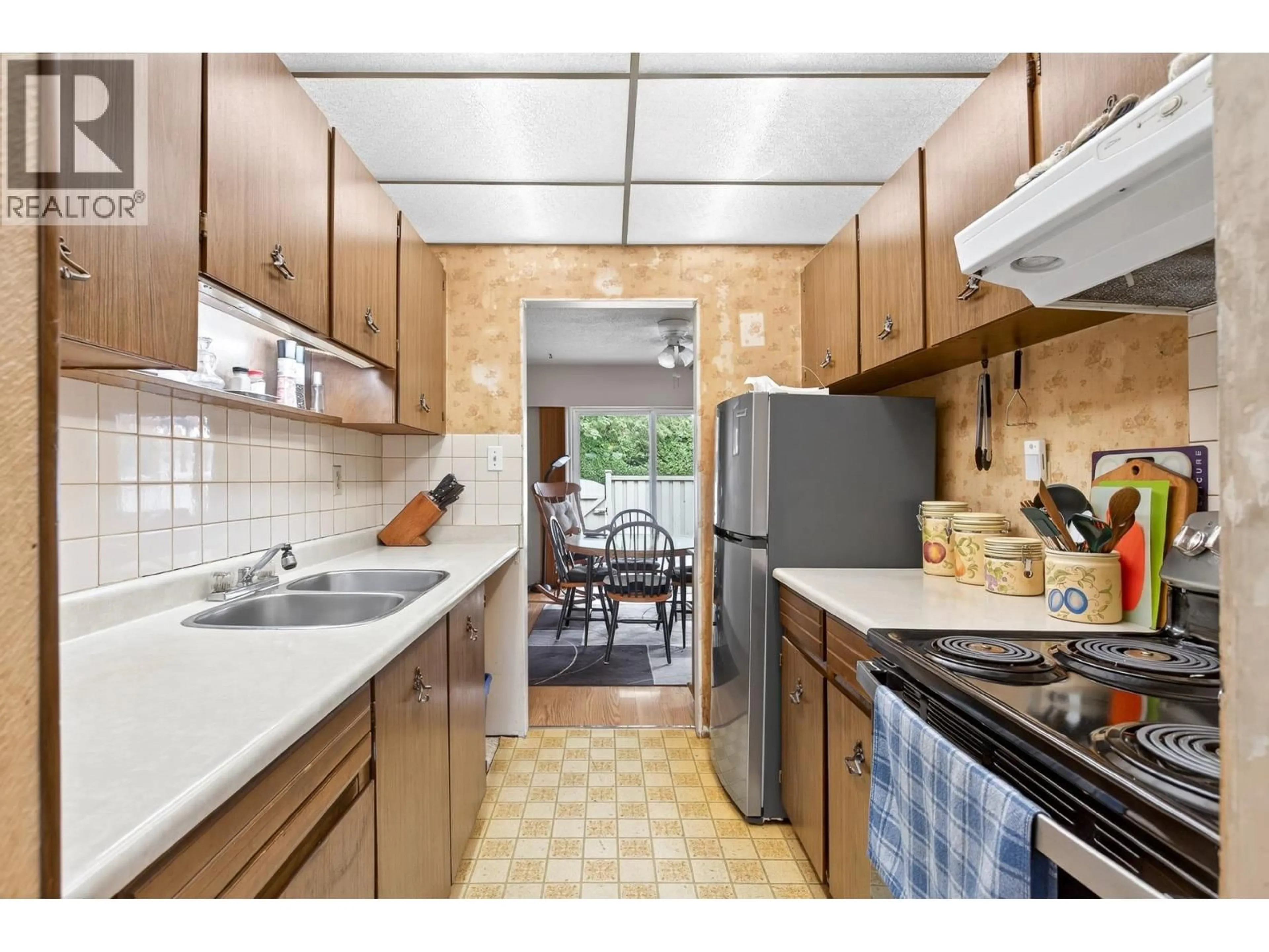 Standard kitchen, ceramic/tile floor for 7 - 3046 COAST MERIDIAN ROAD, Port Coquitlam British Columbia V3B5B6