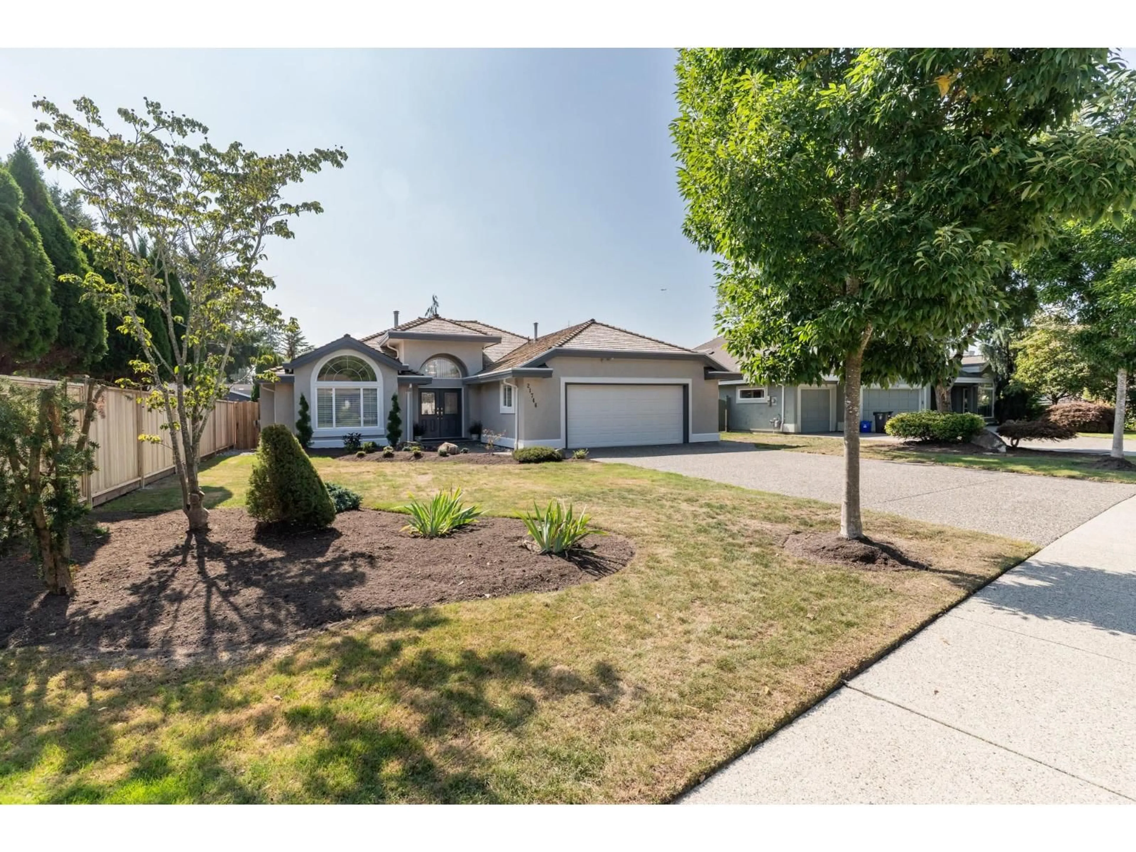 A pic from outside/outdoor area/front of a property/back of a property/a pic from drone, street for 21746 44A, Langley British Columbia V3A9C5