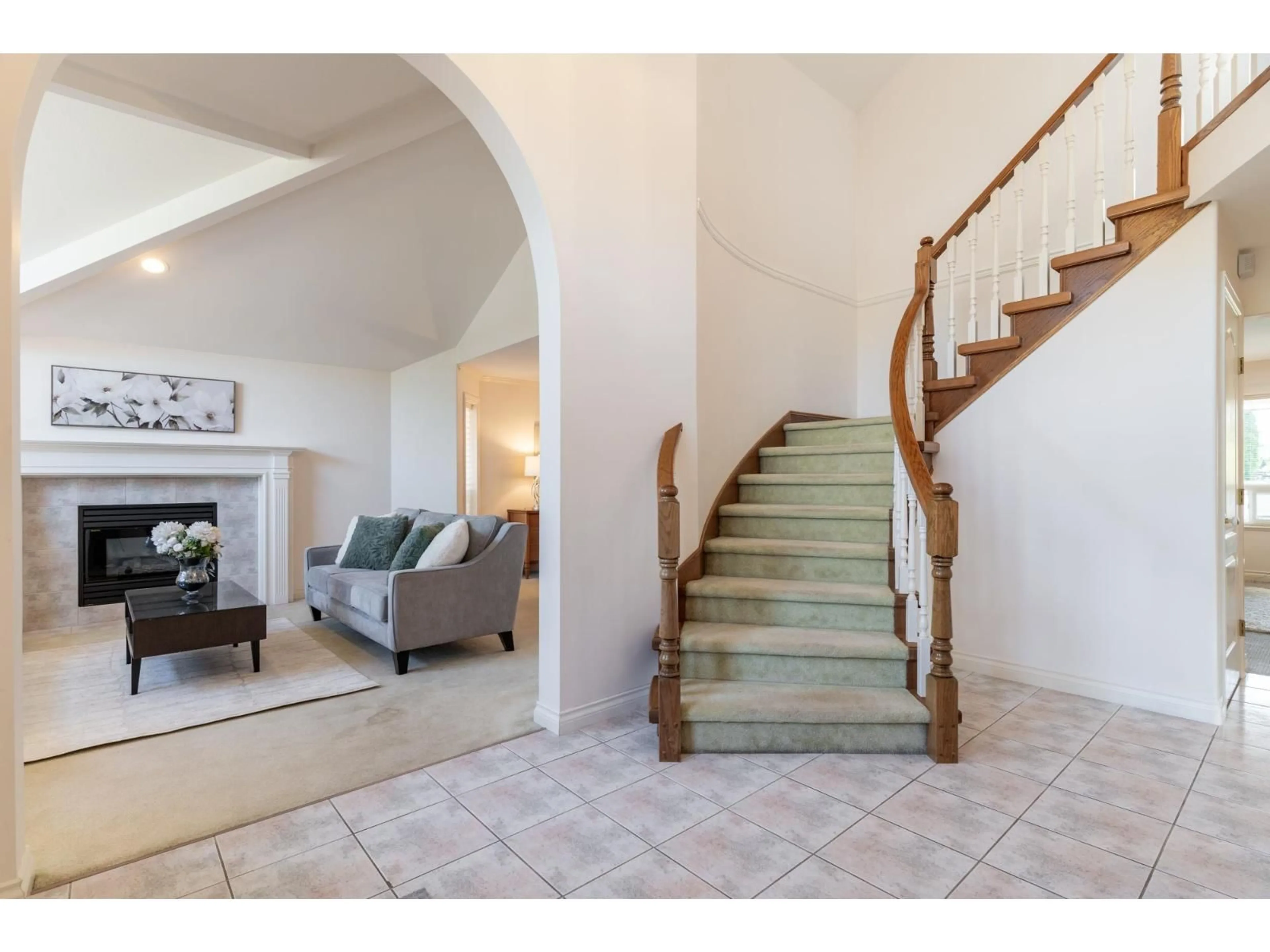 Indoor foyer for 21746 44A, Langley British Columbia V3A9C5