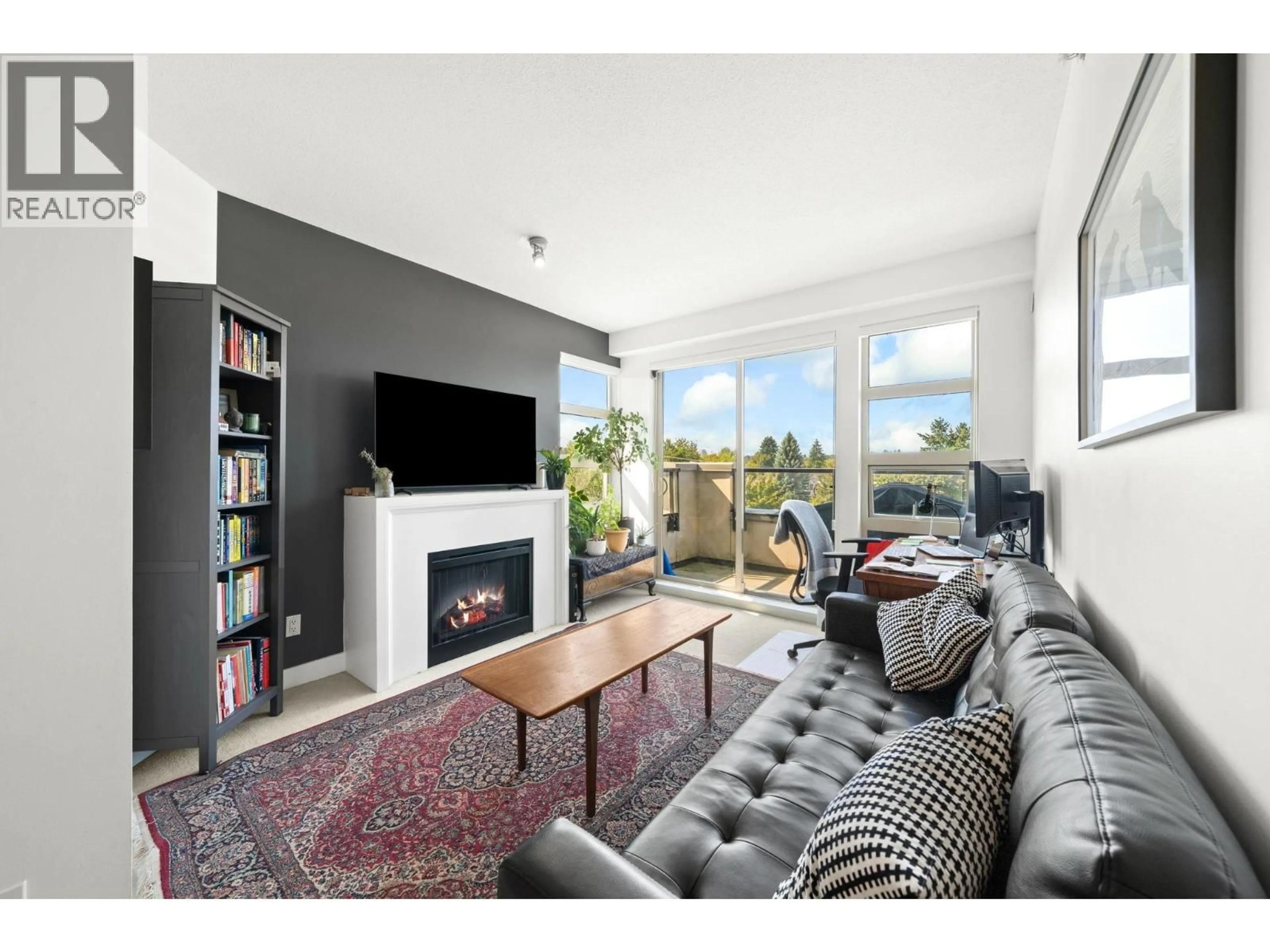 Living room with furniture, unknown for 424 - 4550 FRASER STREET, Vancouver British Columbia V5V4G8