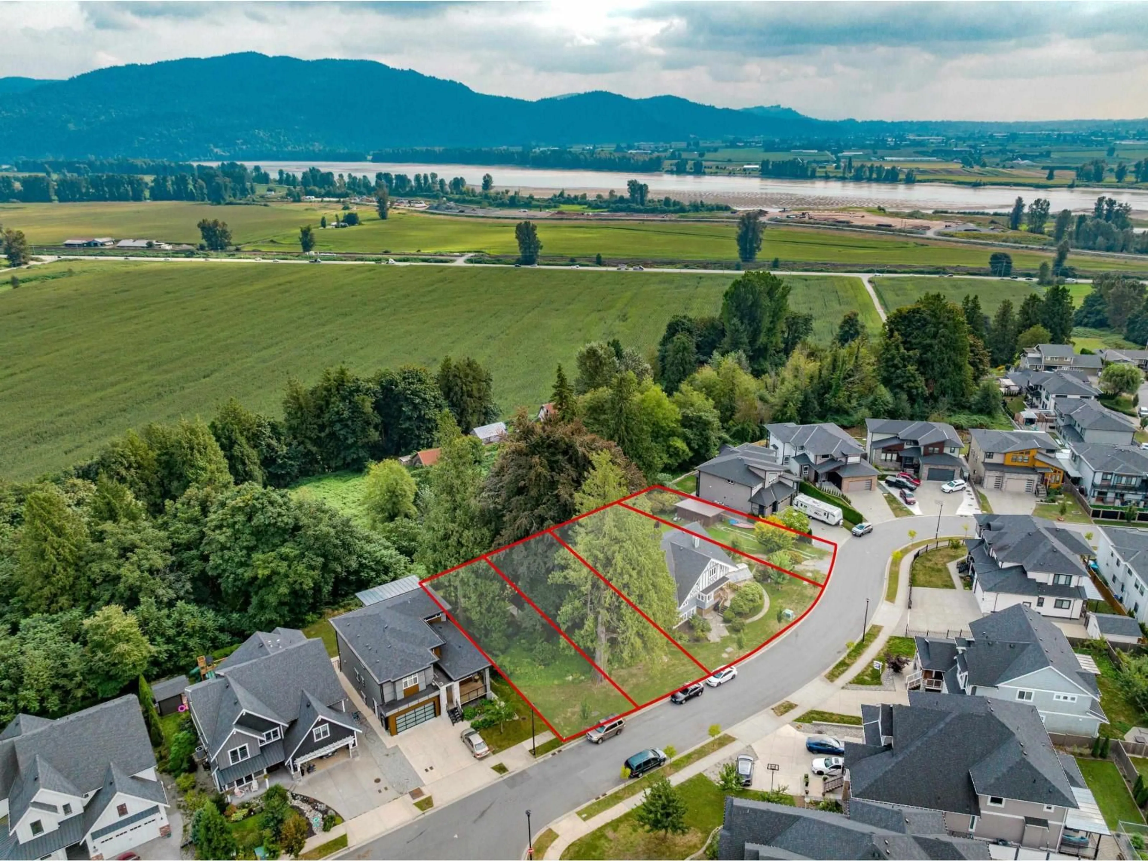 A pic from outside/outdoor area/front of a property/back of a property/a pic from drone, mountain view for 35280 EWERT, Mission British Columbia V2V0G3