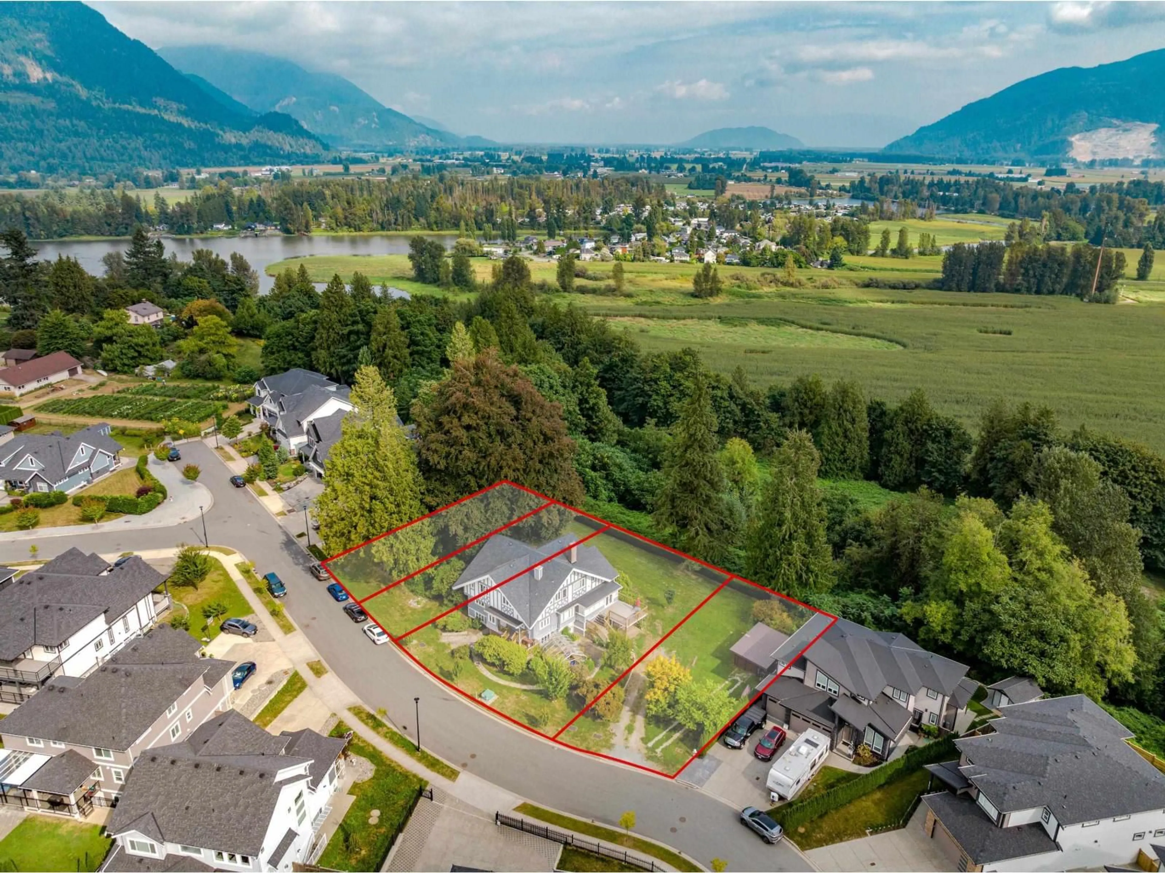 A pic from outside/outdoor area/front of a property/back of a property/a pic from drone, mountain view for 35280 EWERT, Mission British Columbia V2V0G3