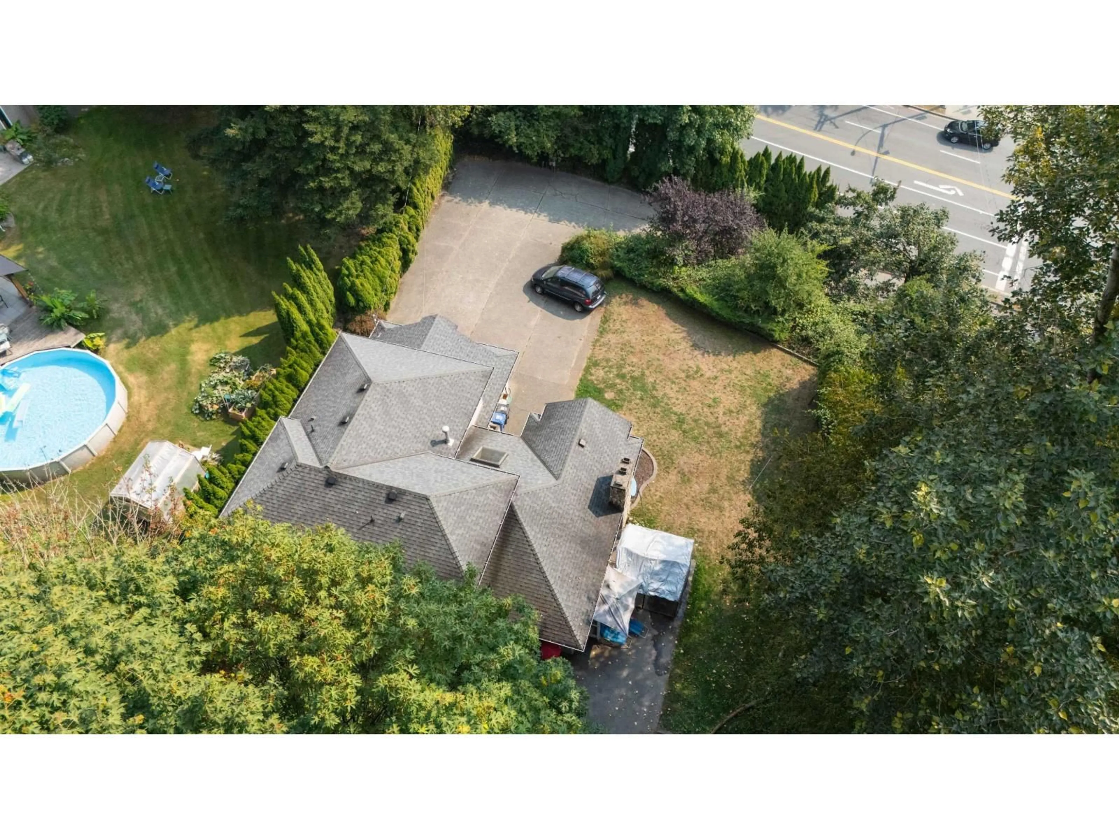 A pic from outside/outdoor area/front of a property/back of a property/a pic from drone, street for 35805 OLD YALE, Abbotsford British Columbia V3G2C6