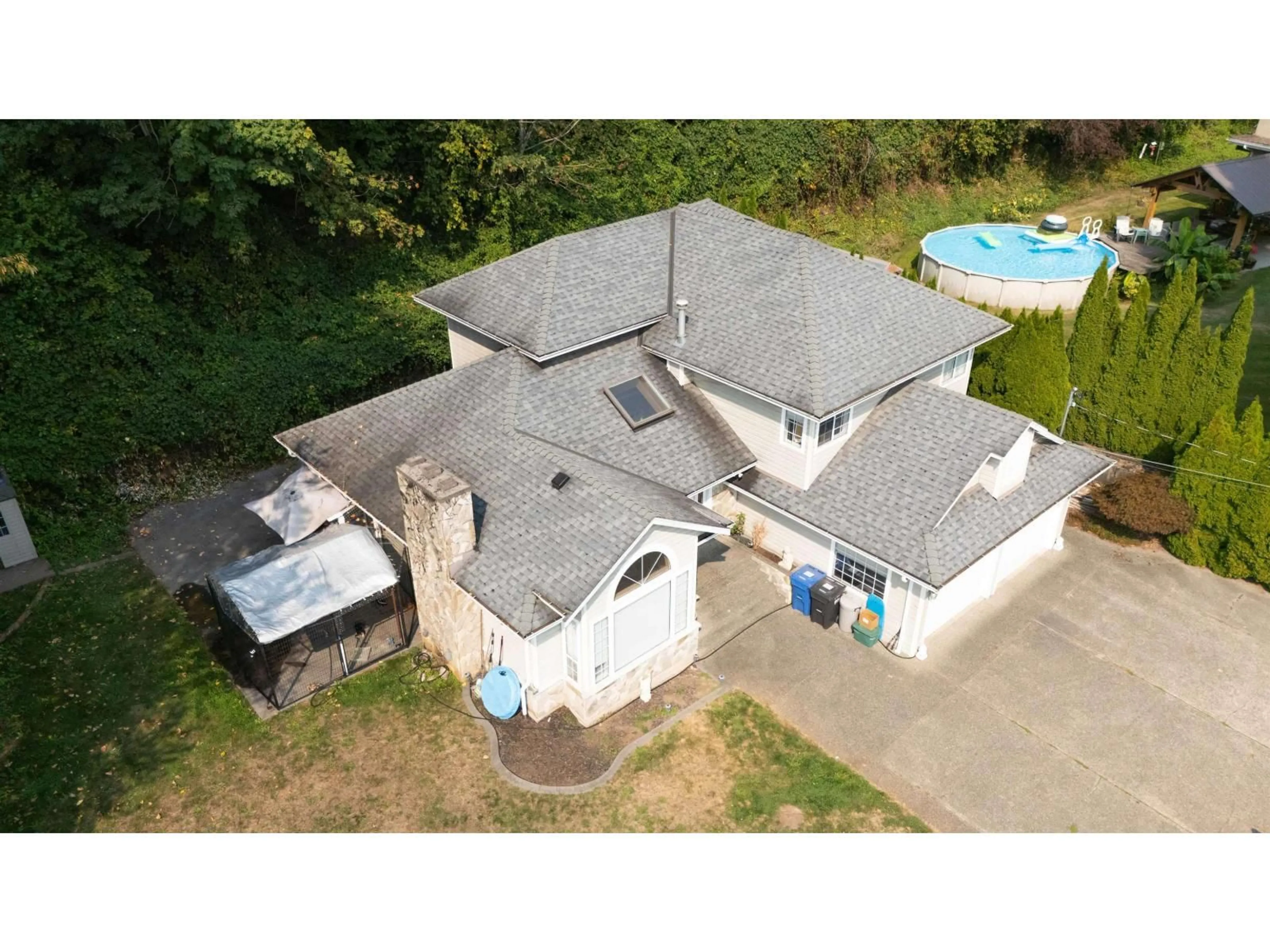 A pic from outside/outdoor area/front of a property/back of a property/a pic from drone, building for 35805 OLD YALE, Abbotsford British Columbia V3G2C6