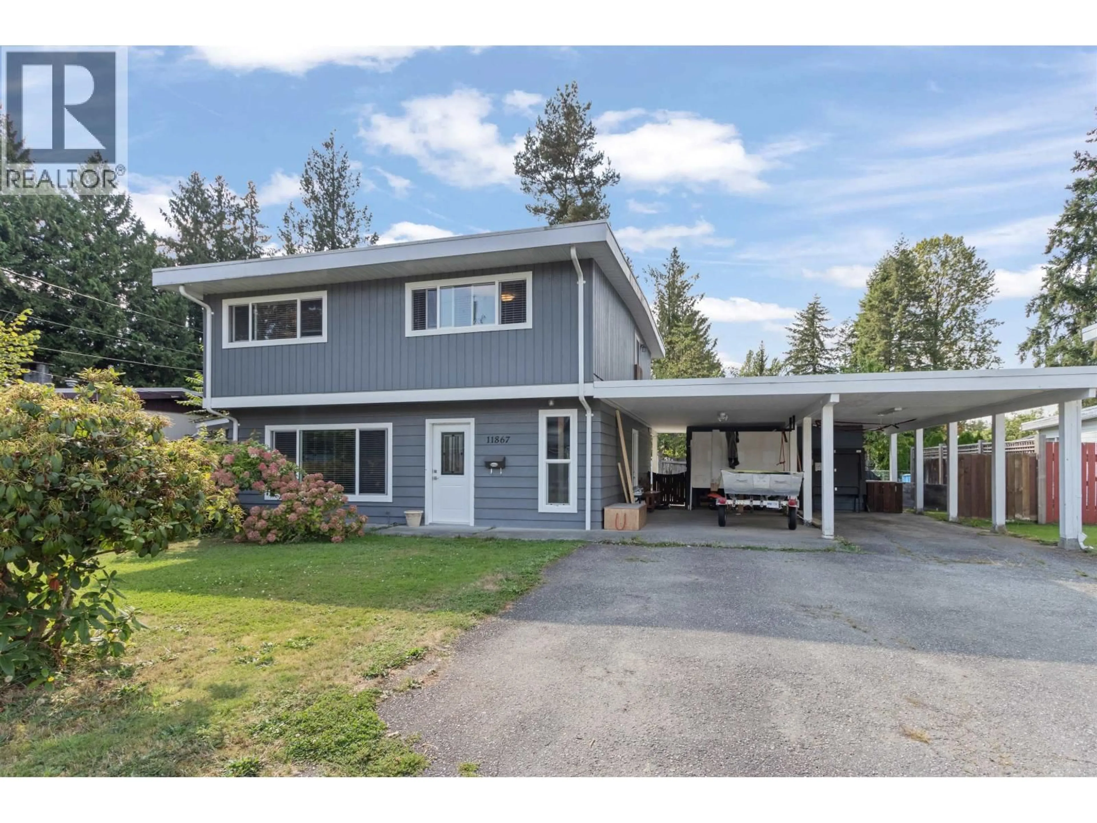Home with vinyl exterior material, street for 11867 HAWTHORNE STREET, Maple Ridge British Columbia V2X6V5