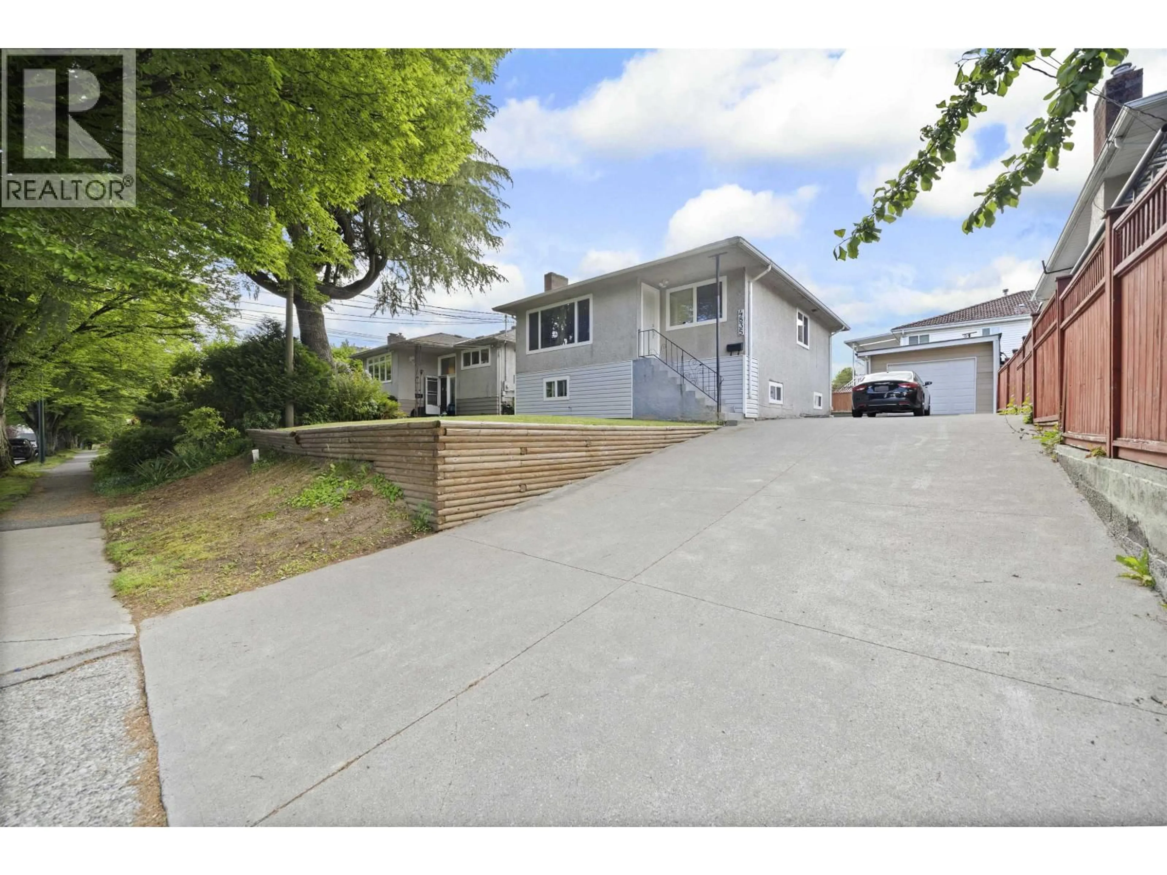 A pic from outside/outdoor area/front of a property/back of a property/a pic from drone, street for 4835 CHATHAM STREET, Vancouver British Columbia V5R3Z1