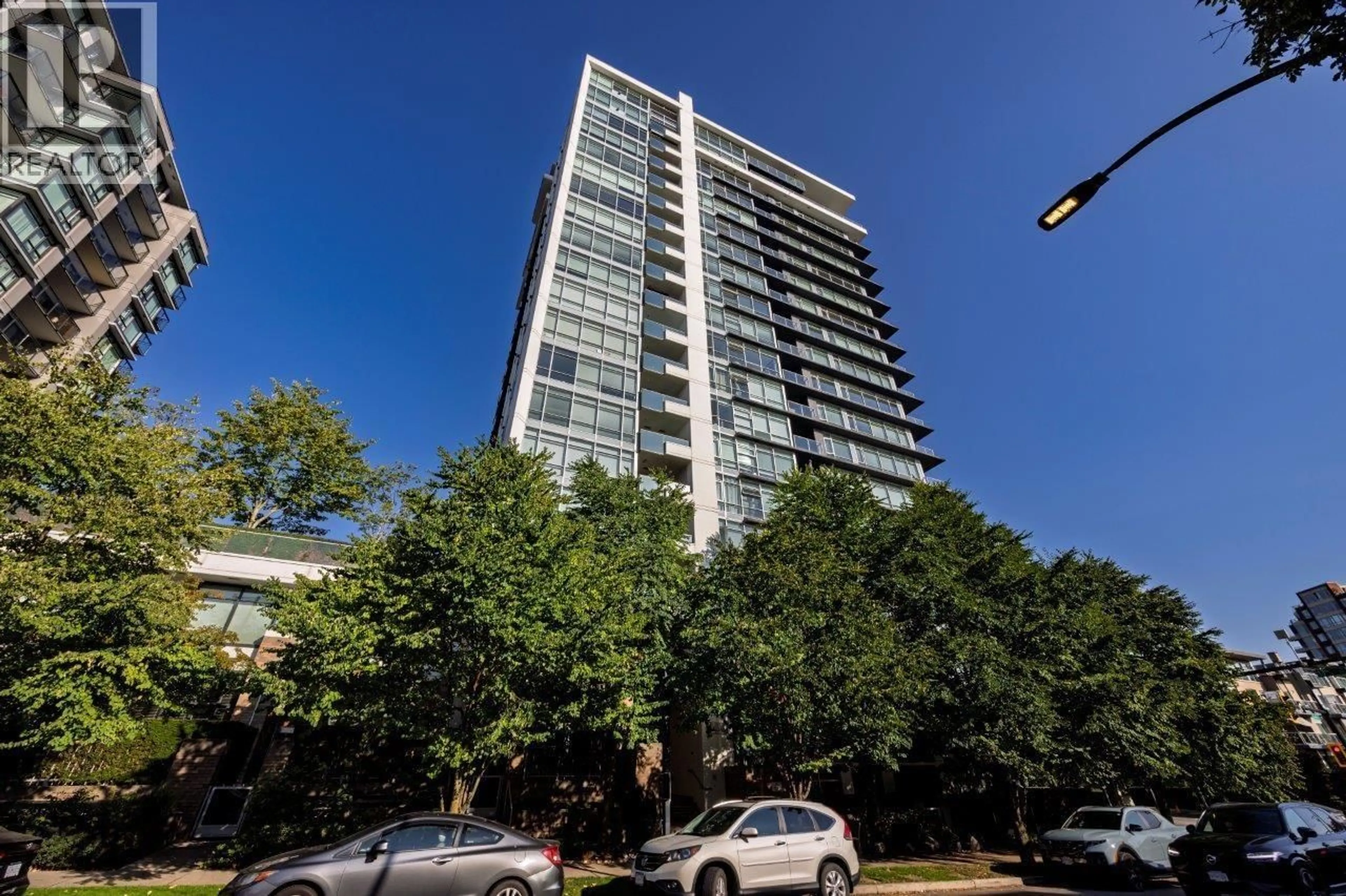 A pic from outside/outdoor area/front of a property/back of a property/a pic from drone, unknown for 1208 - 1320 CHESTERFIELD AVENUE, North Vancouver British Columbia V7M0A6