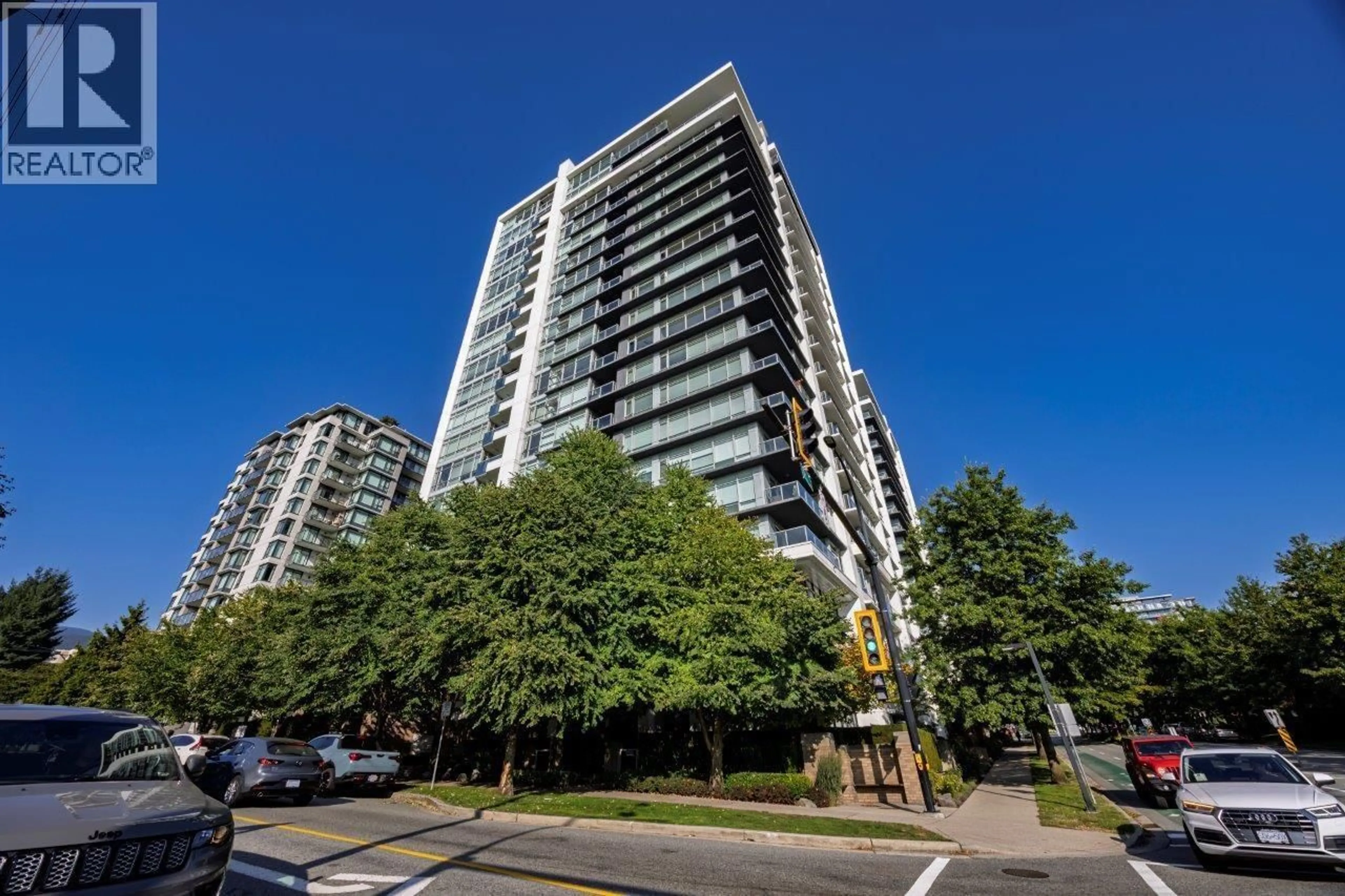 A pic from outside/outdoor area/front of a property/back of a property/a pic from drone, unknown for 1208 - 1320 CHESTERFIELD AVENUE, North Vancouver British Columbia V7M0A6
