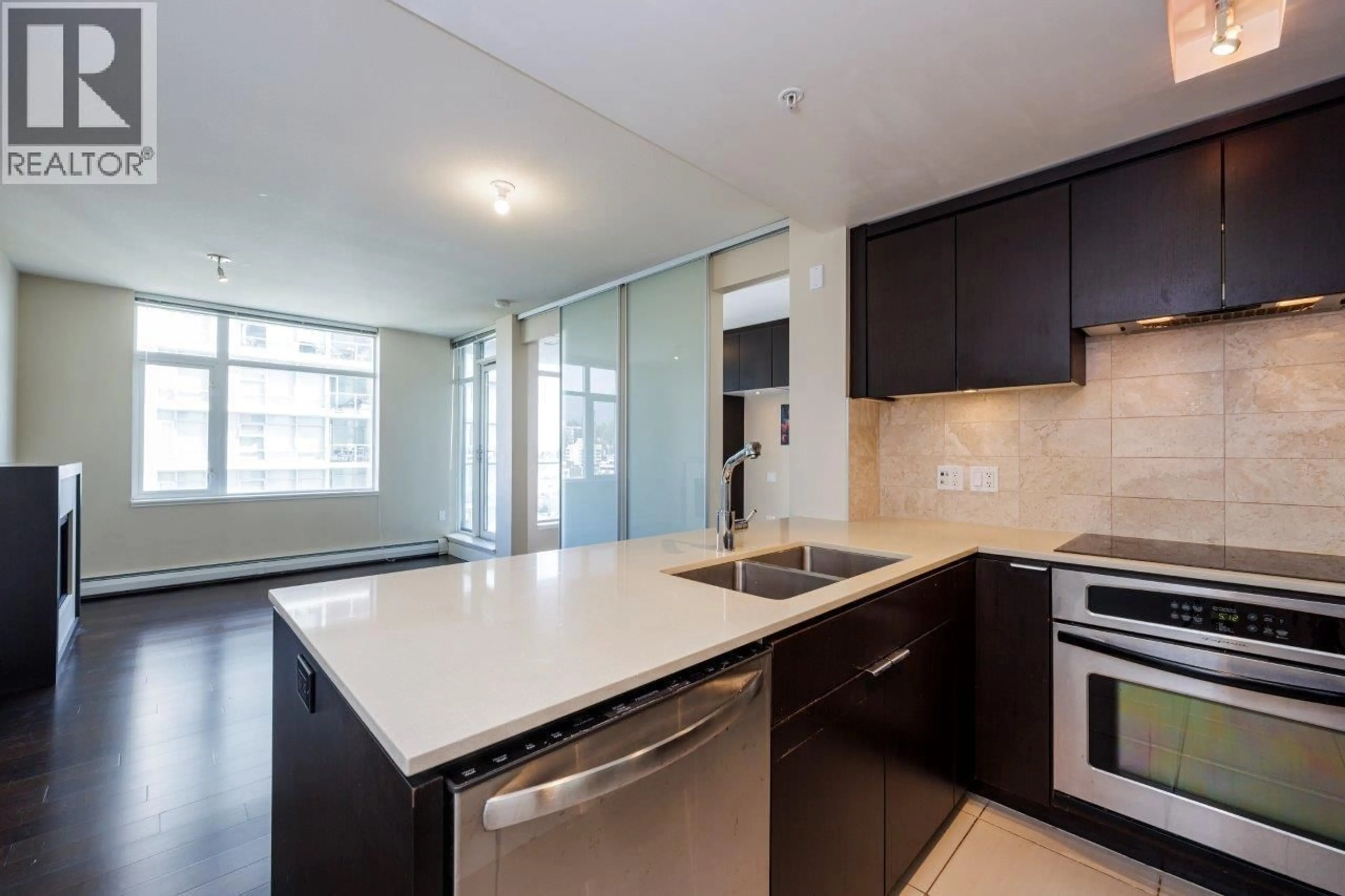 Standard kitchen, unknown for 1208 - 1320 CHESTERFIELD AVENUE, North Vancouver British Columbia V7M0A6