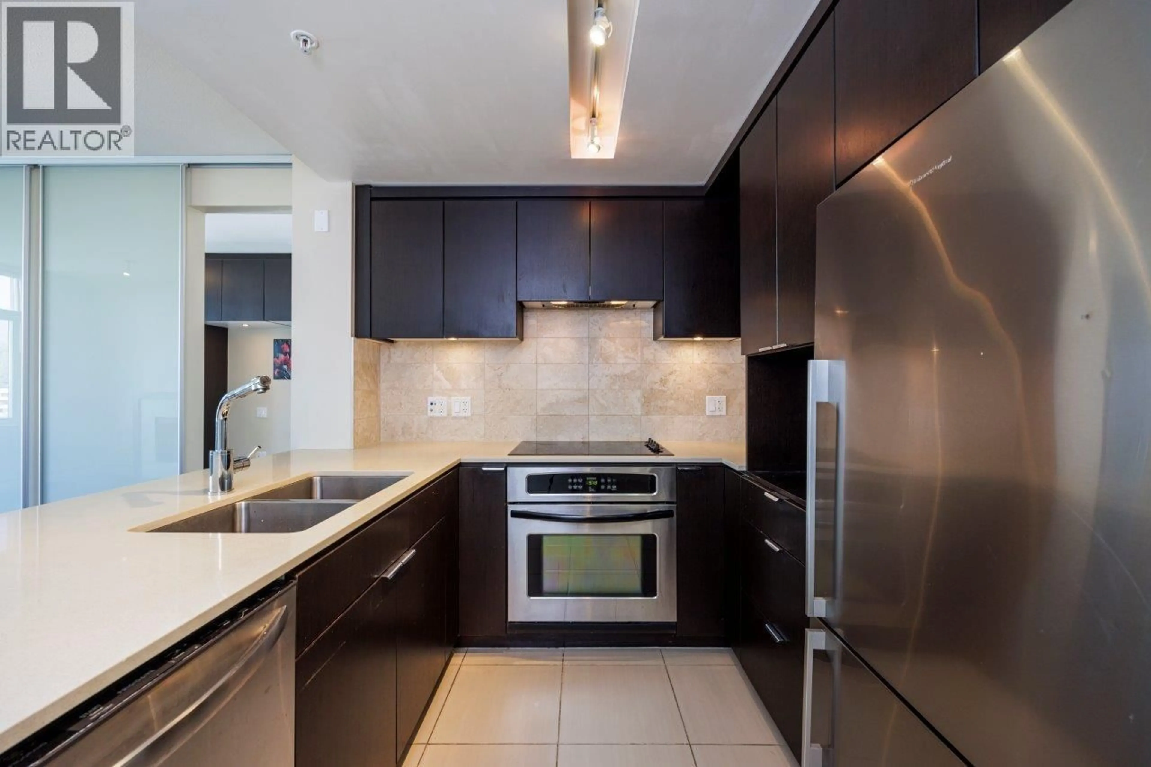 Standard kitchen, ceramic/tile floor for 1208 - 1320 CHESTERFIELD AVENUE, North Vancouver British Columbia V7M0A6