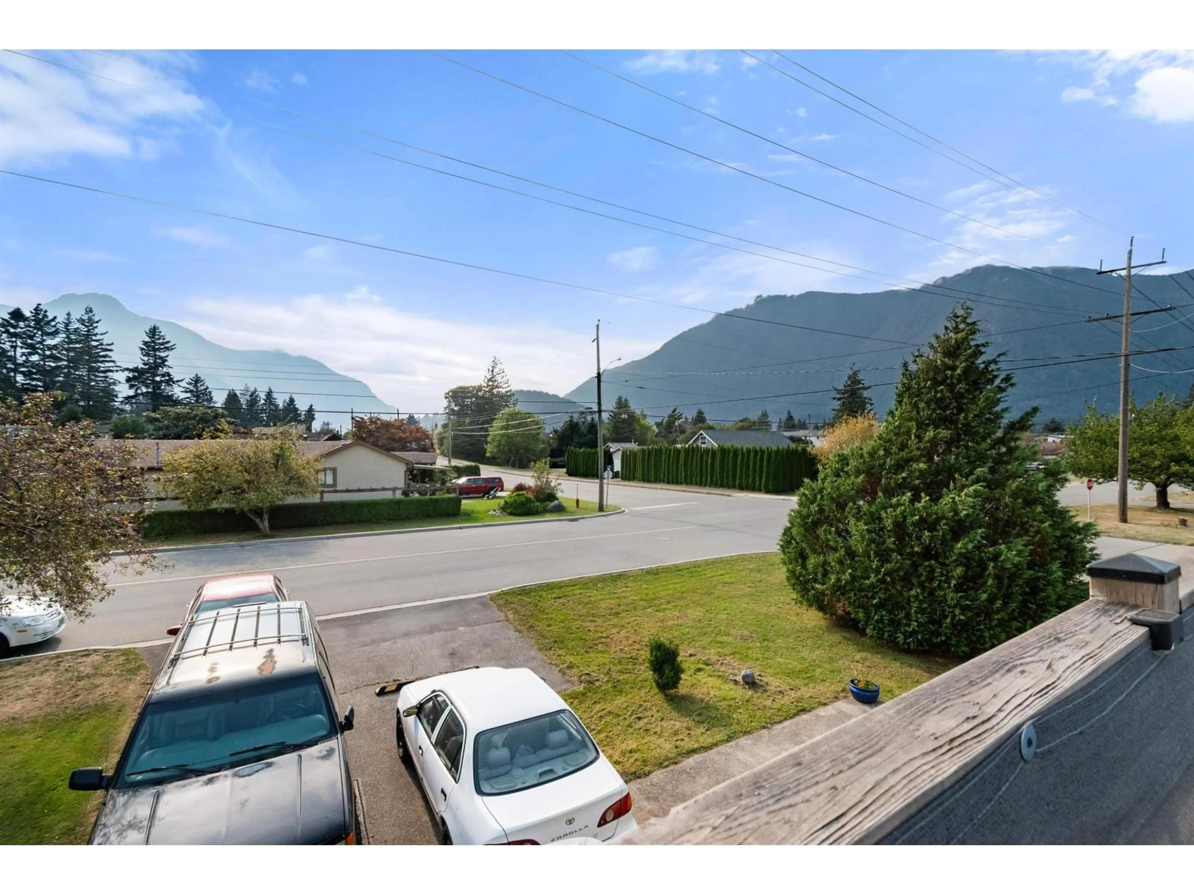 A pic from outside/outdoor area/front of a property/back of a property/a pic from drone, mountain view for 709 7TH AVENUE, Hope British Columbia V0X1L0