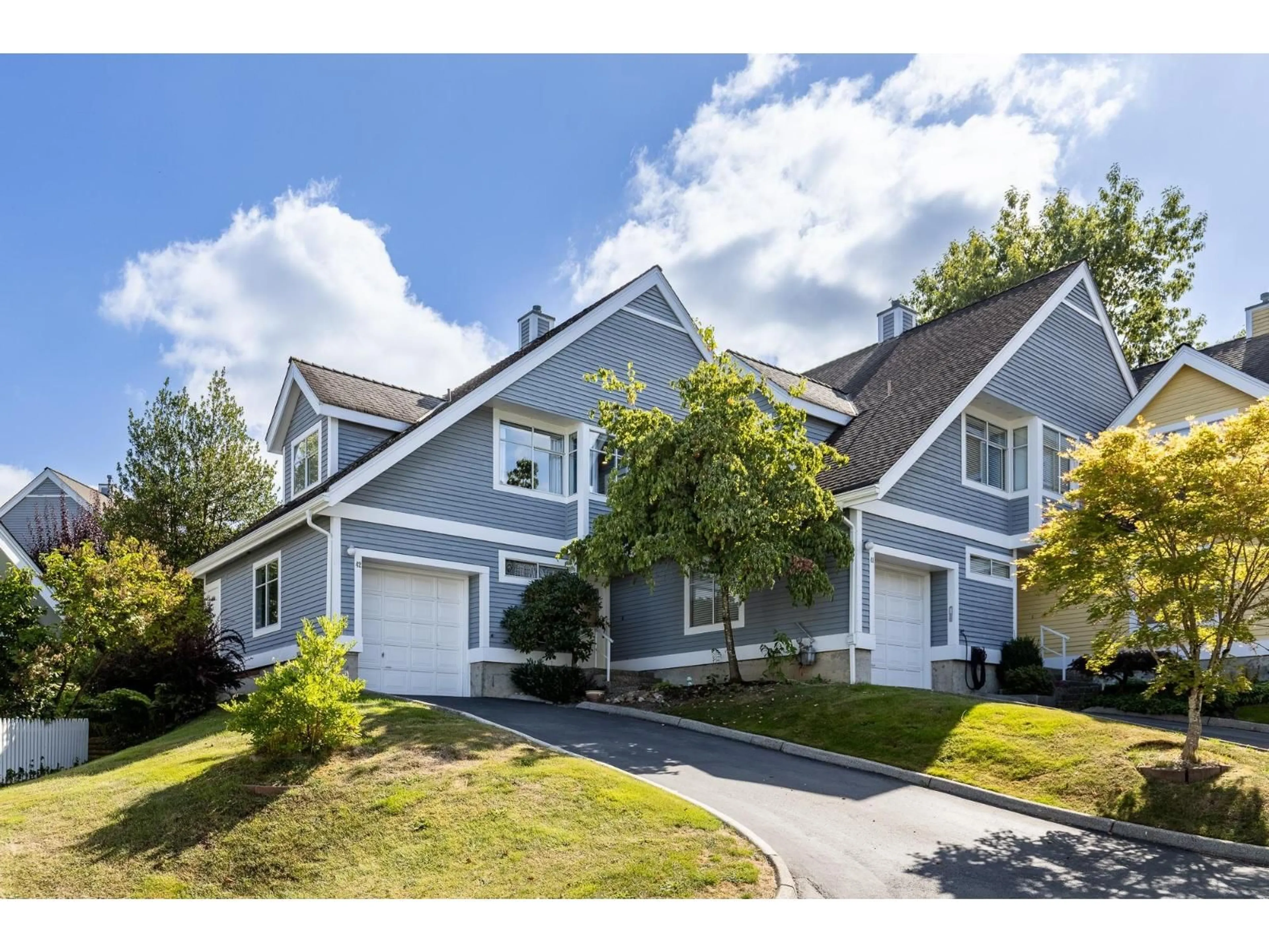 Home with vinyl exterior material, street for 42 - 4847 219, Langley British Columbia V3A8C1