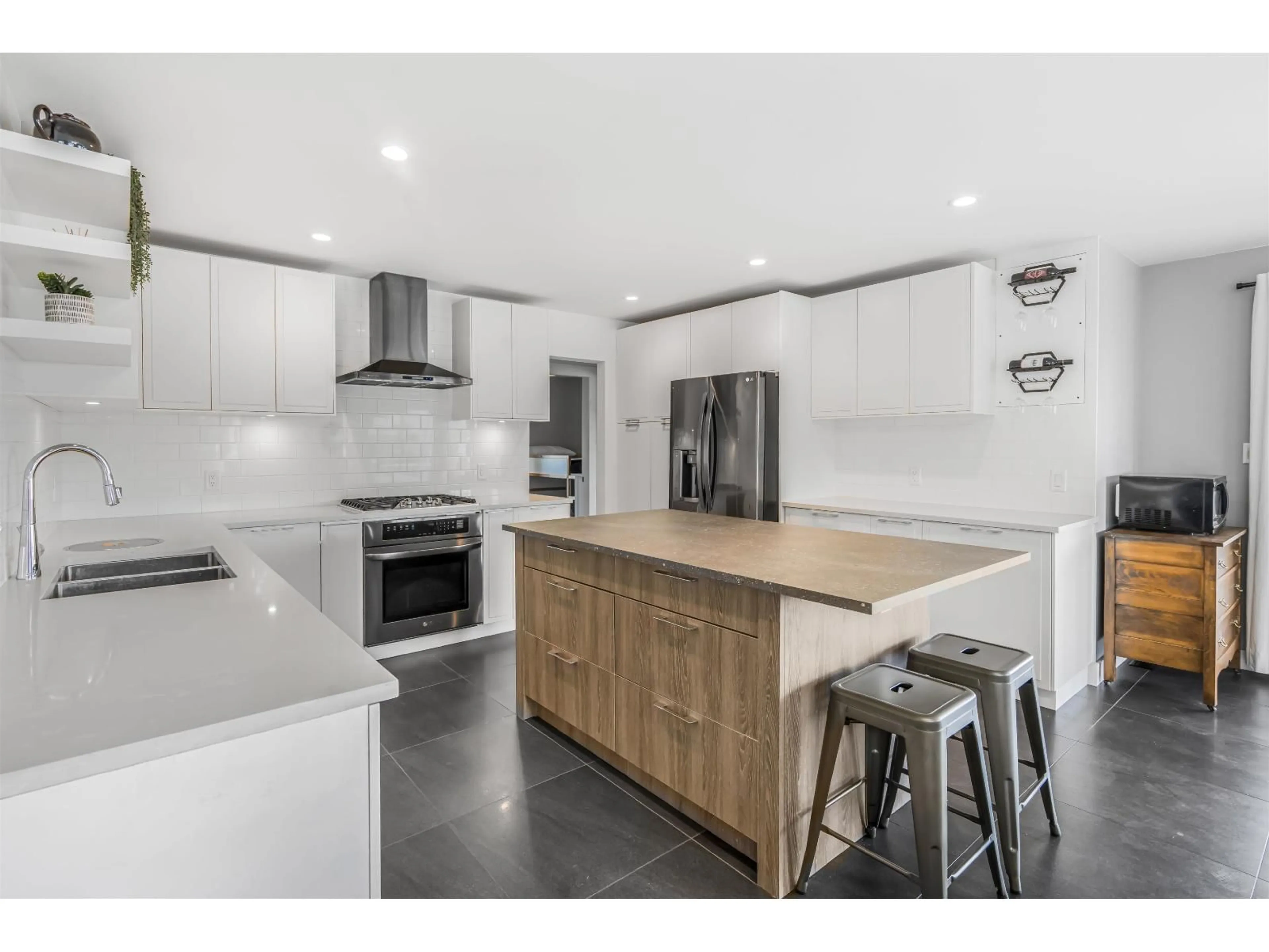 Open concept kitchen, unknown for 8052 MELBURN, Mission British Columbia V2V7B6