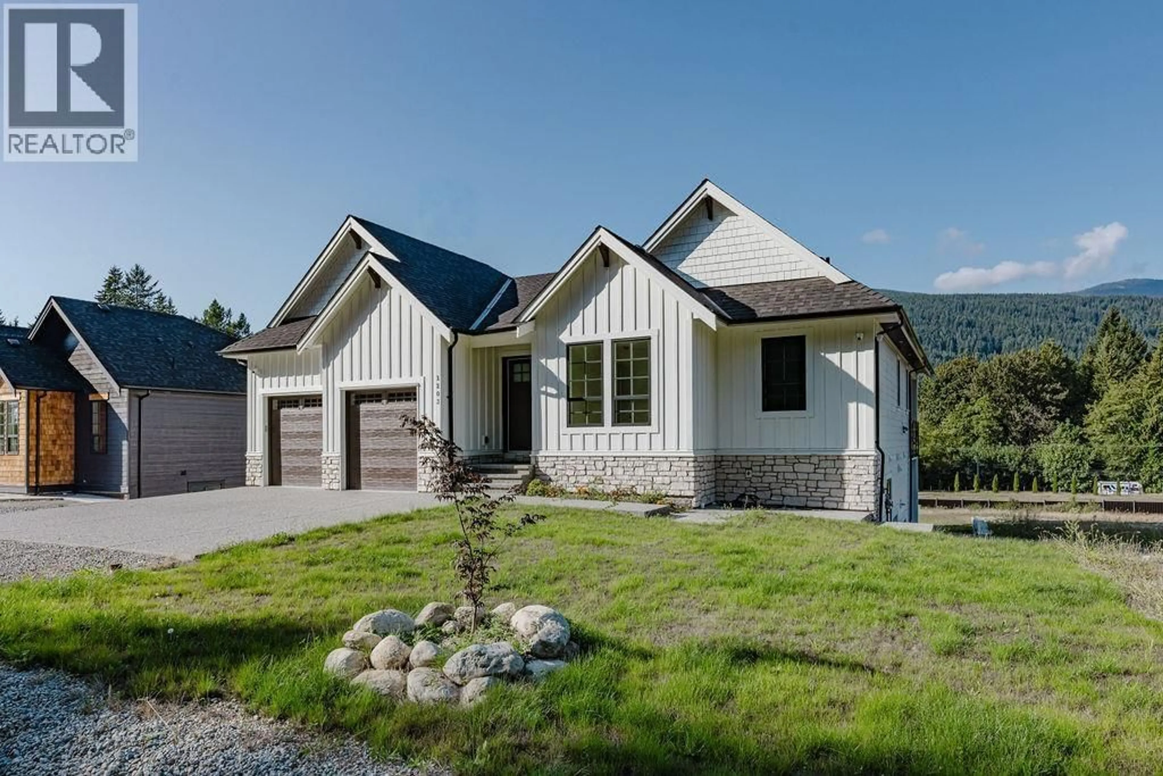 Home with vinyl exterior material, mountain view for 1203 CASTLE ROAD, Gibsons British Columbia V0N1V5