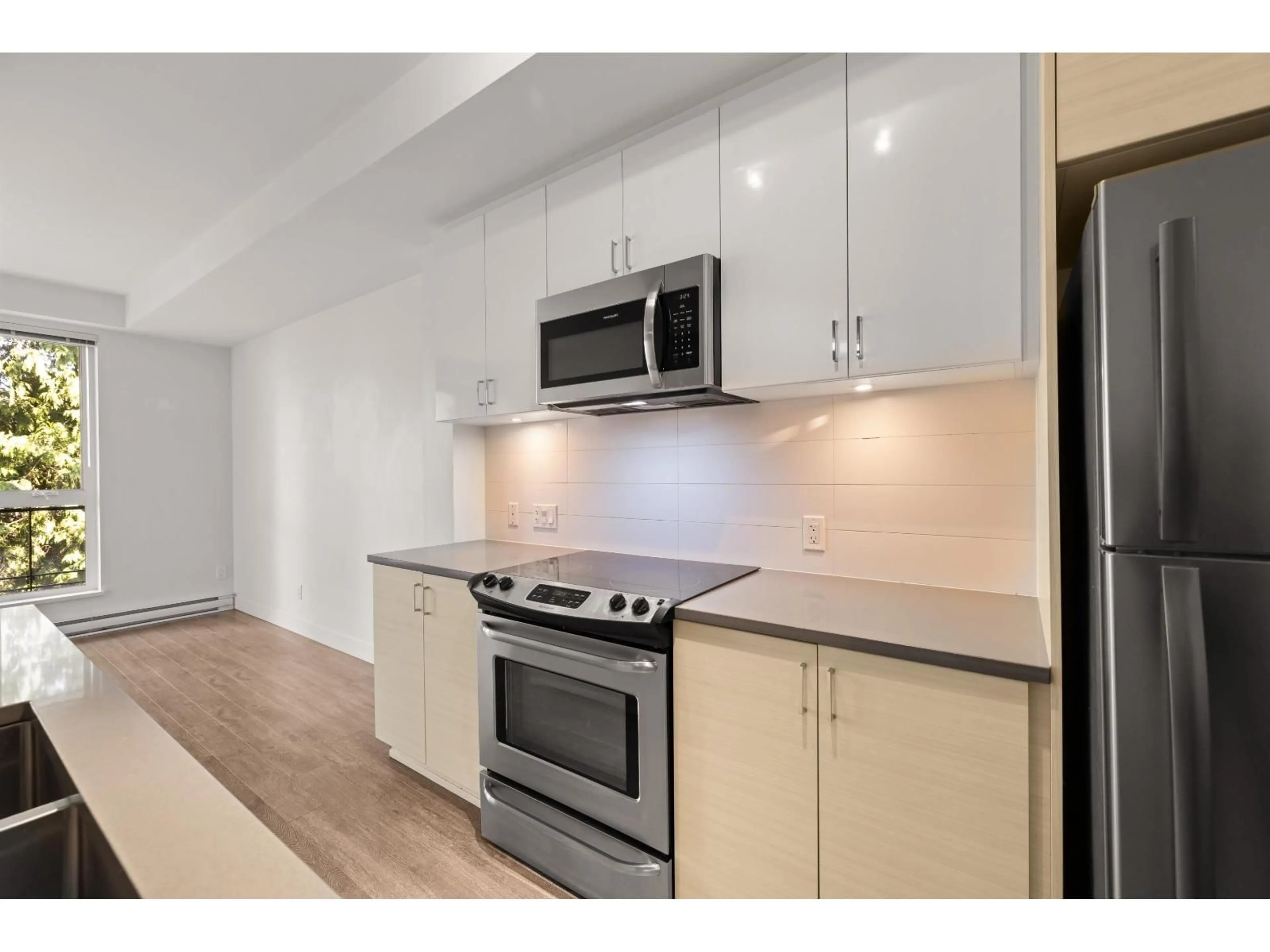 Standard kitchen, unknown for 306 - 13919 FRASER, Surrey British Columbia V3T4E6
