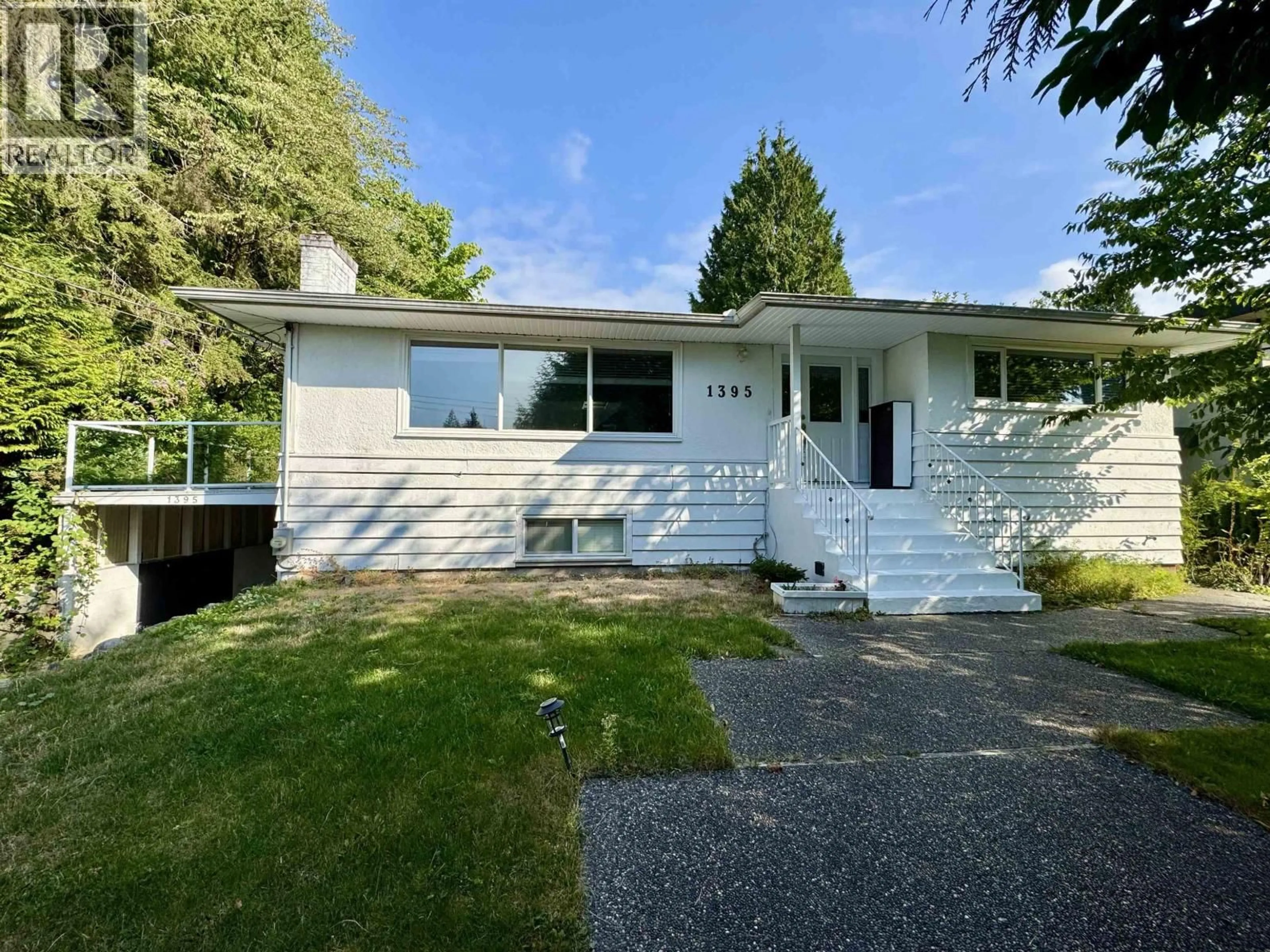 Home with vinyl exterior material, street for 1395 OTTAWA AVENUE, West Vancouver British Columbia V7T2H6
