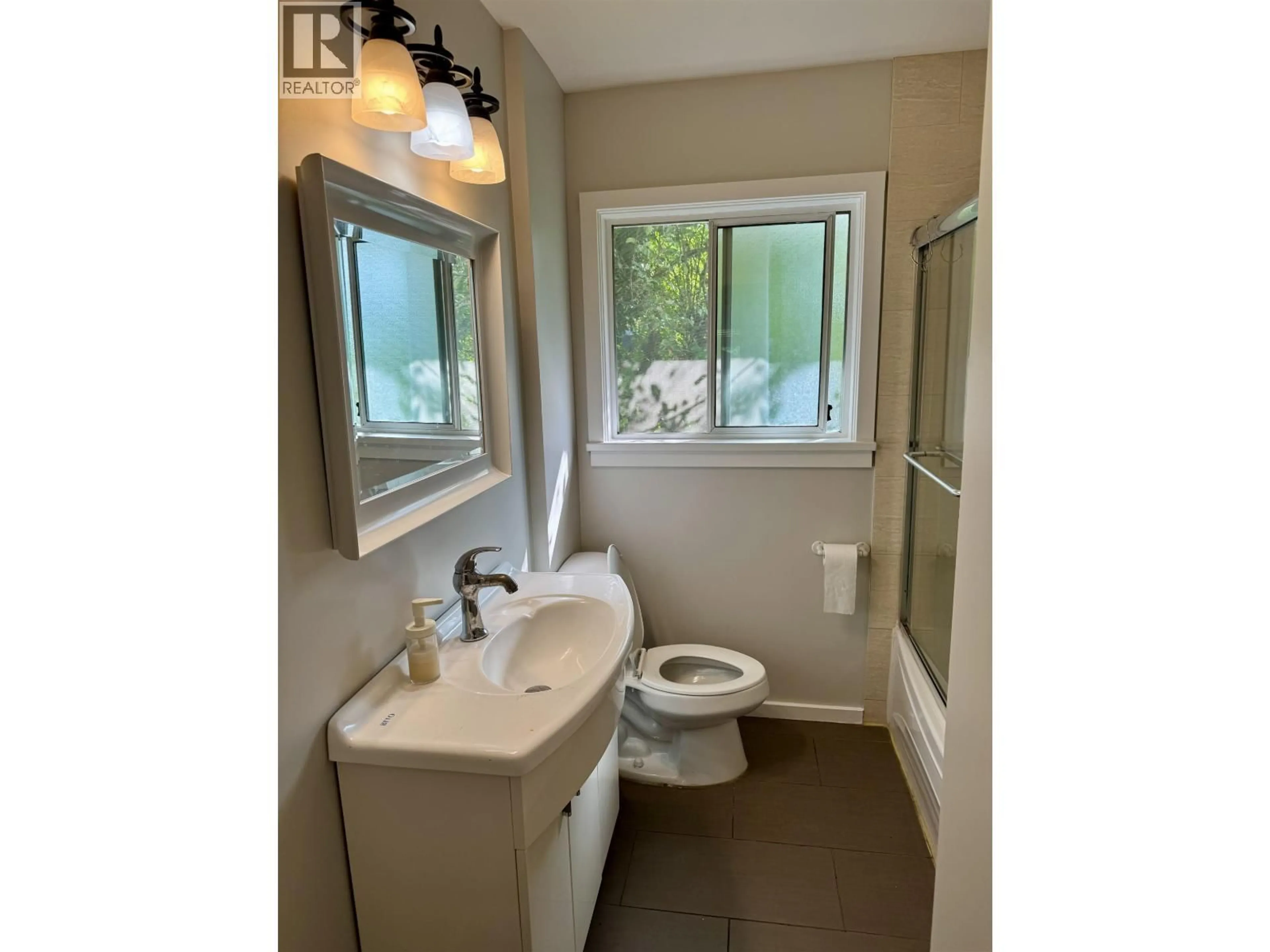 Standard bathroom, ceramic/tile floor for 1395 OTTAWA AVENUE, West Vancouver British Columbia V7T2H6