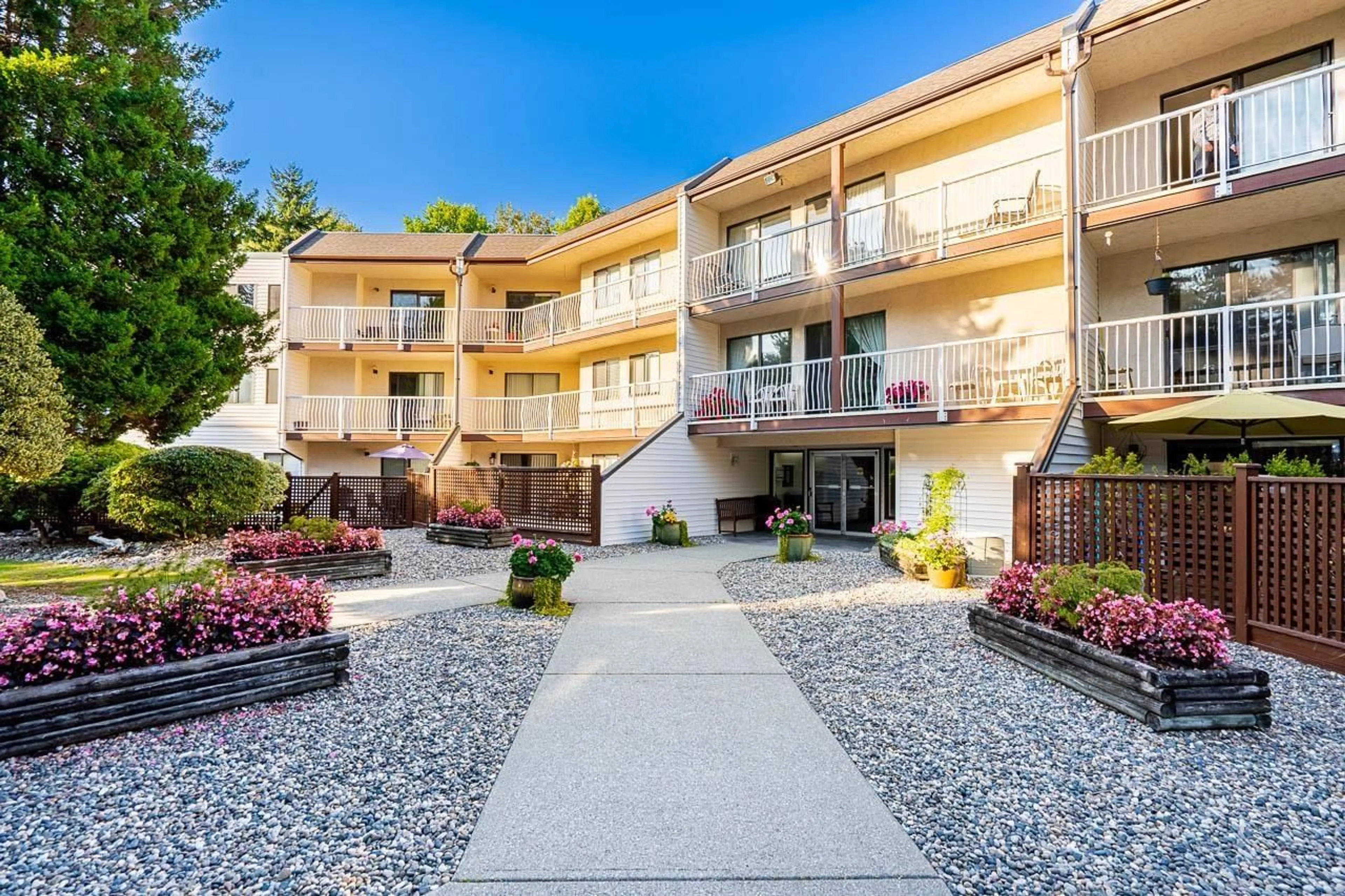 Patio, unknown for 304 - 12890 17, Surrey British Columbia V4A1T5