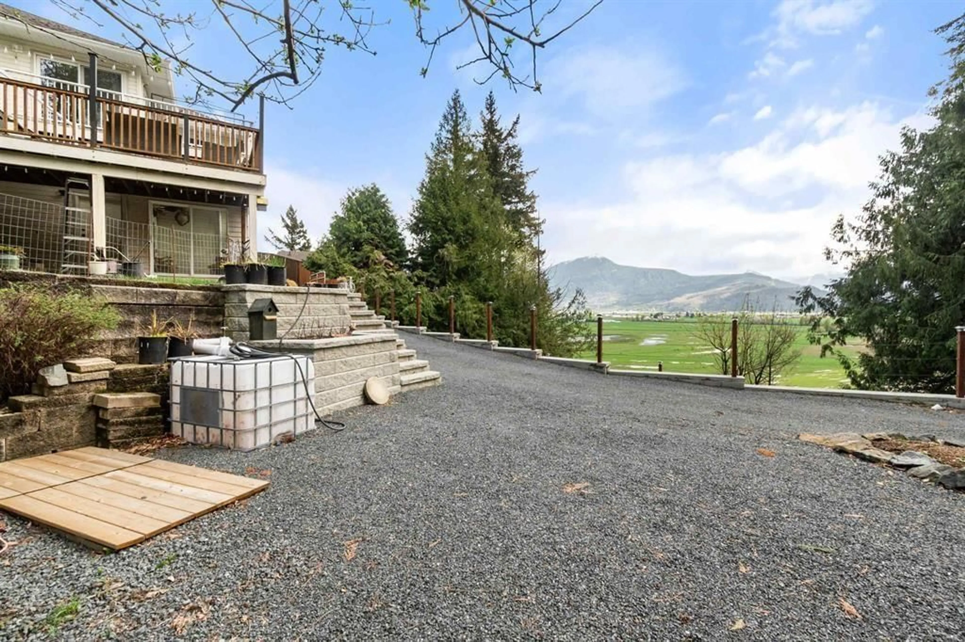 Patio, mountain view for 47360 MOUNTAIN PARK DRIVE, Chilliwack British Columbia V2P7P6